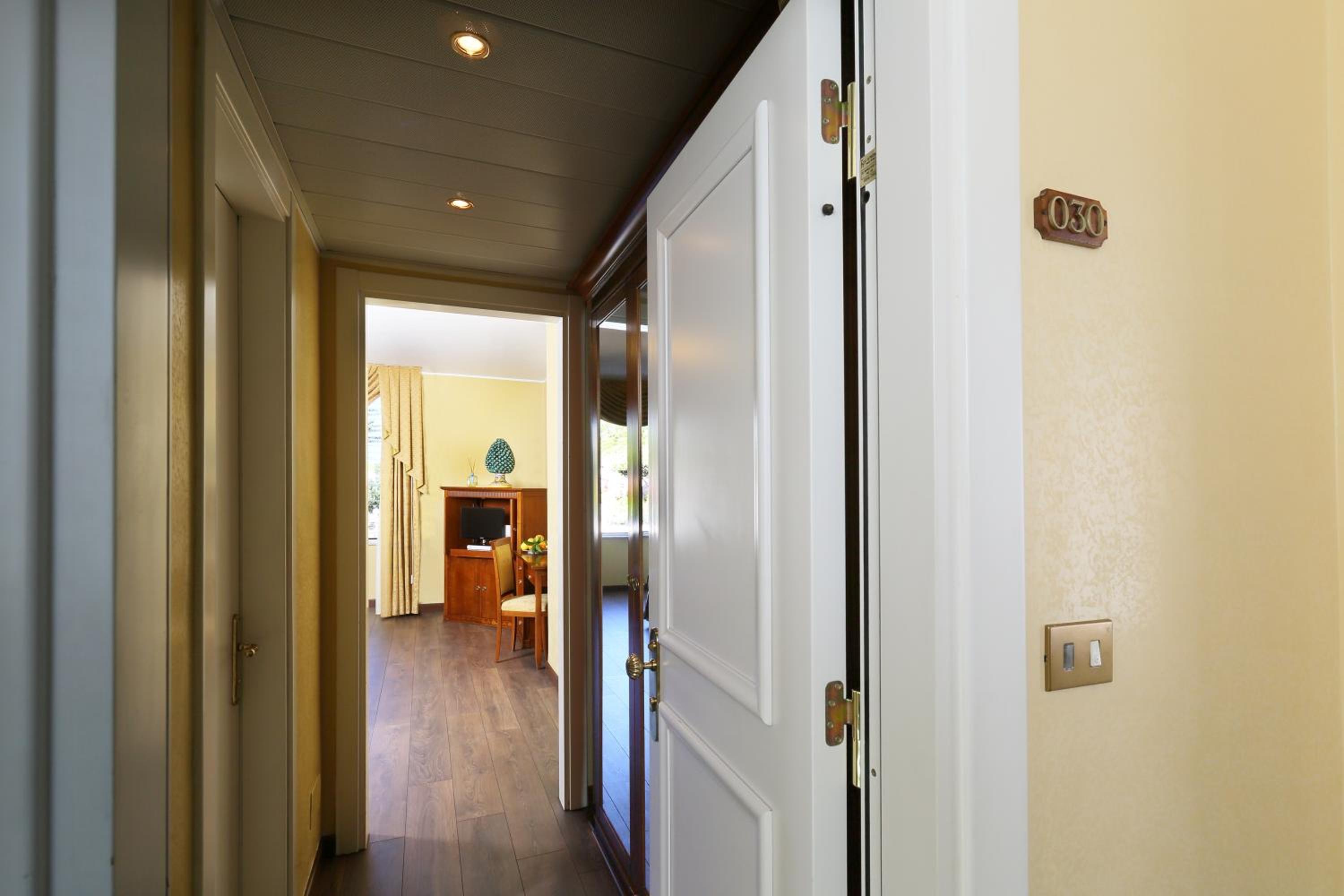 Double or Twin Room without View photo 2