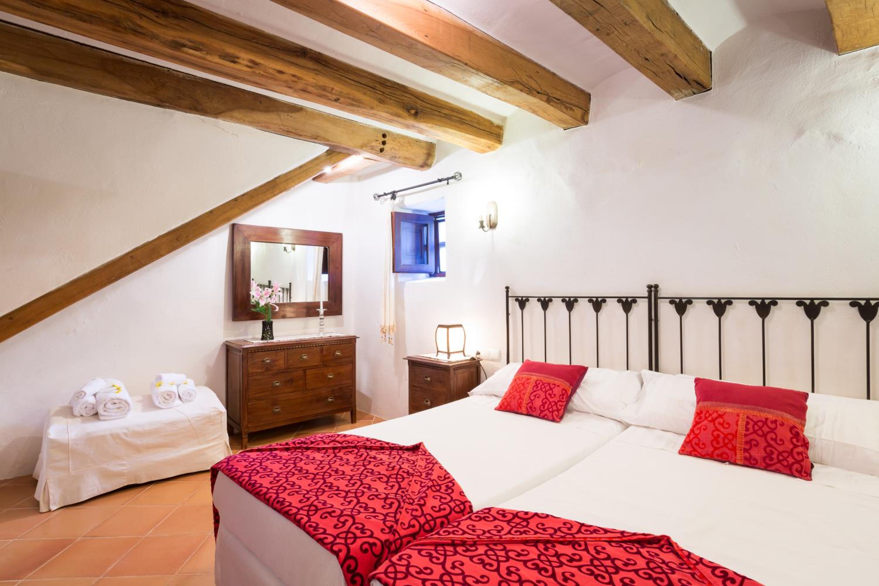 Seven-Bedroom House photo 2