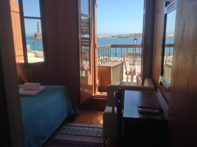 Double Room with Balcony and Sea View - Photo 7