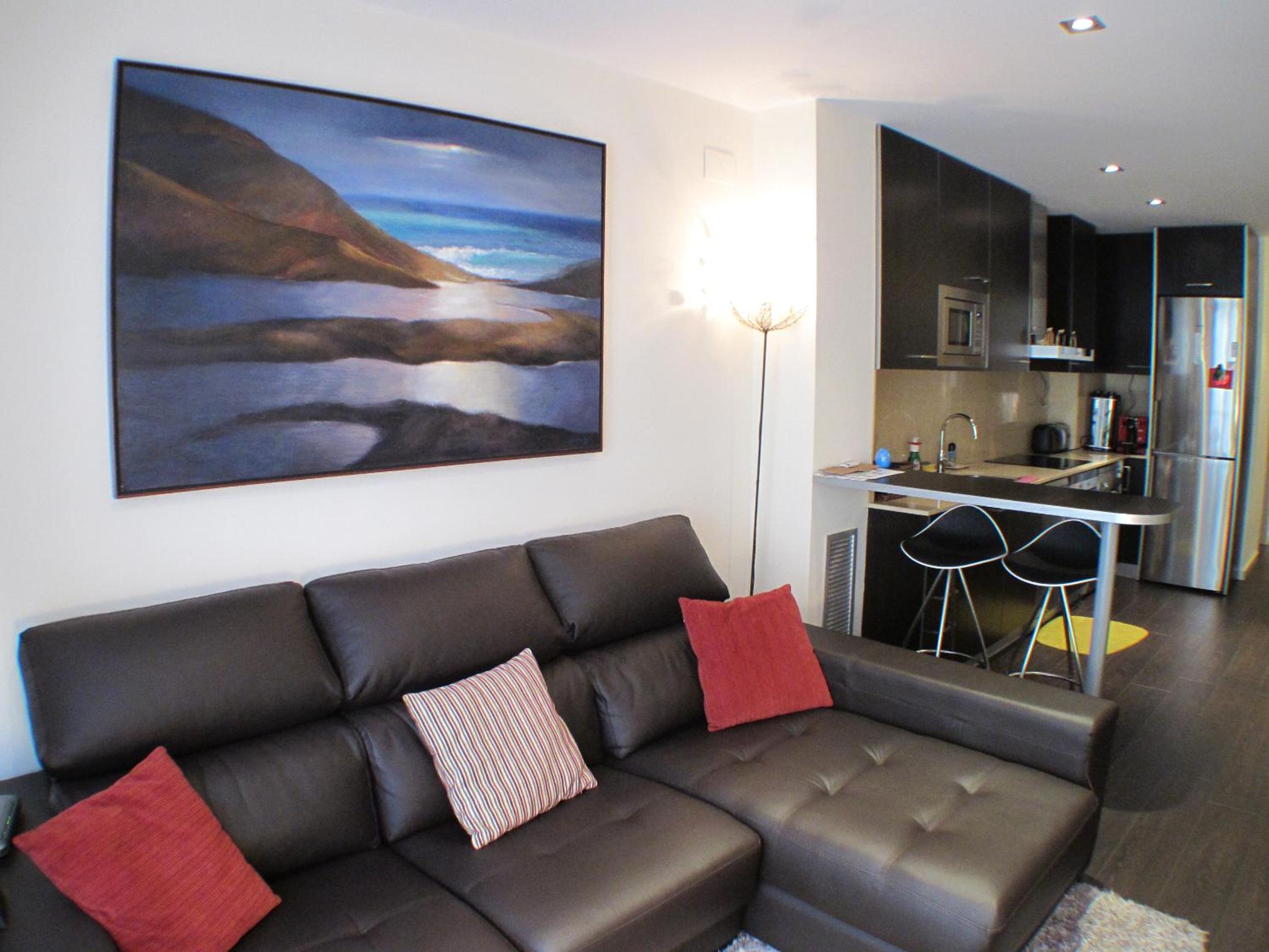 One-Bedroom Apartment photo 2