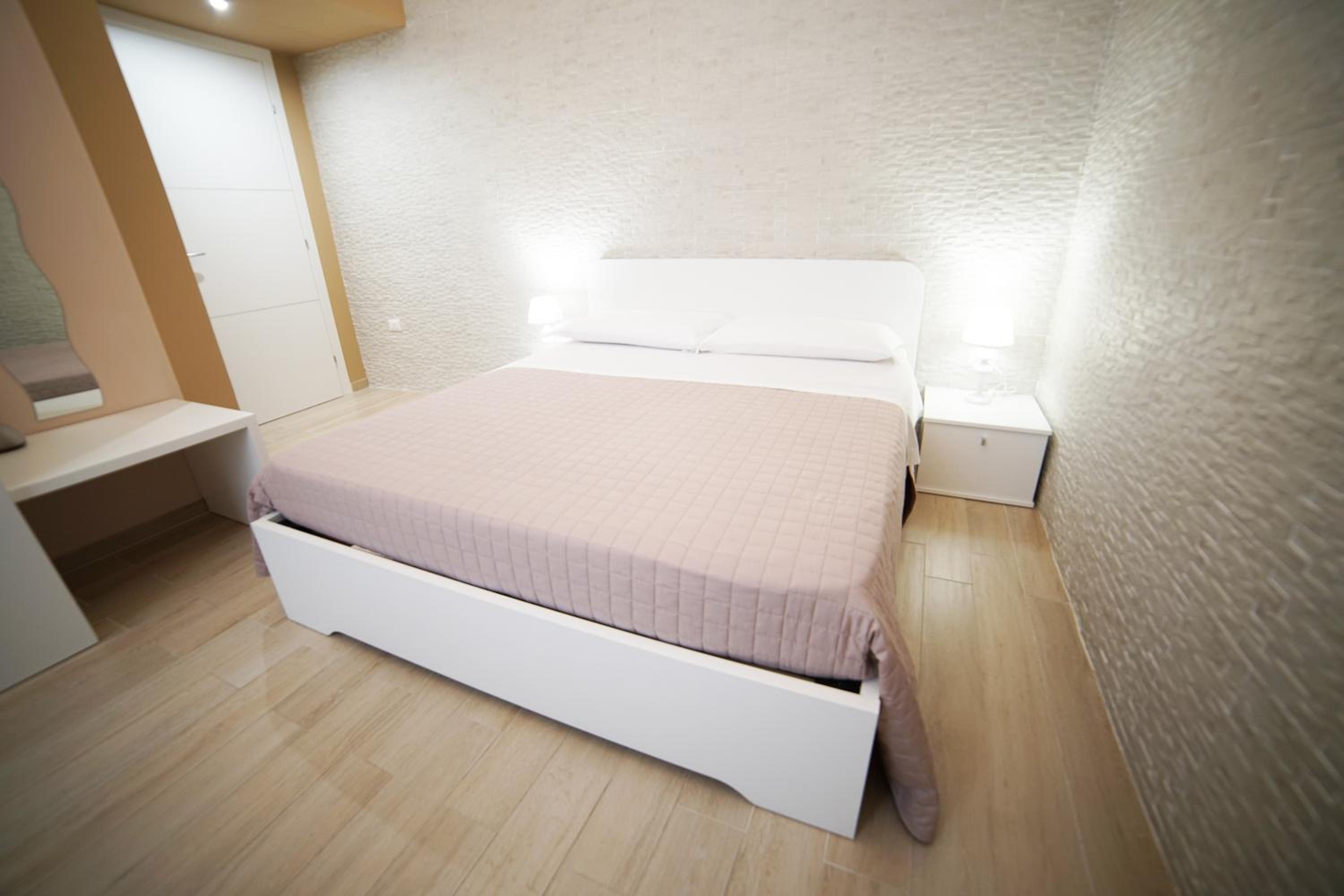 Deluxe Room - Photo 8