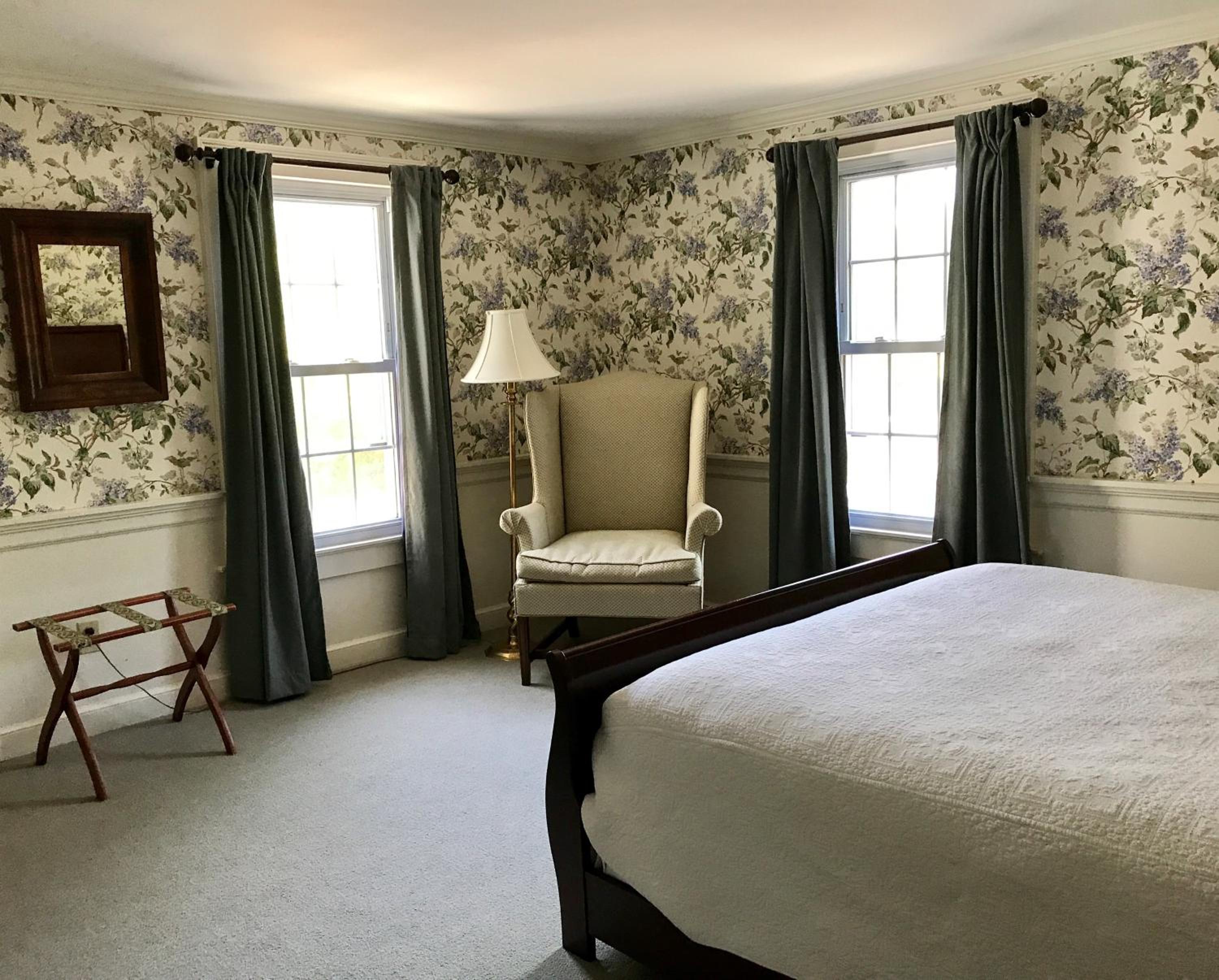 Standard King Room photo 3