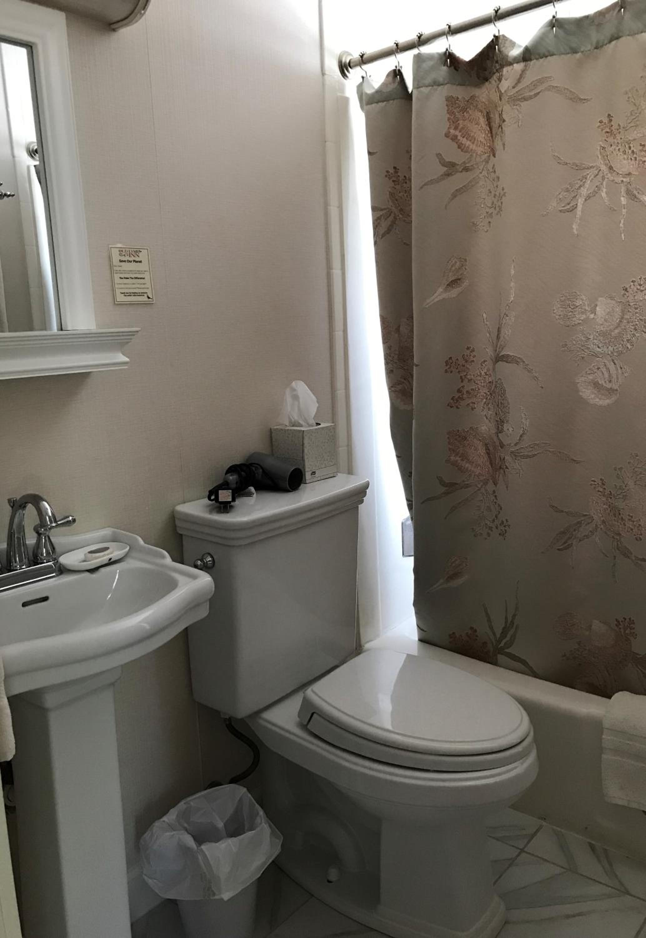 Standard Queen Room photo 2