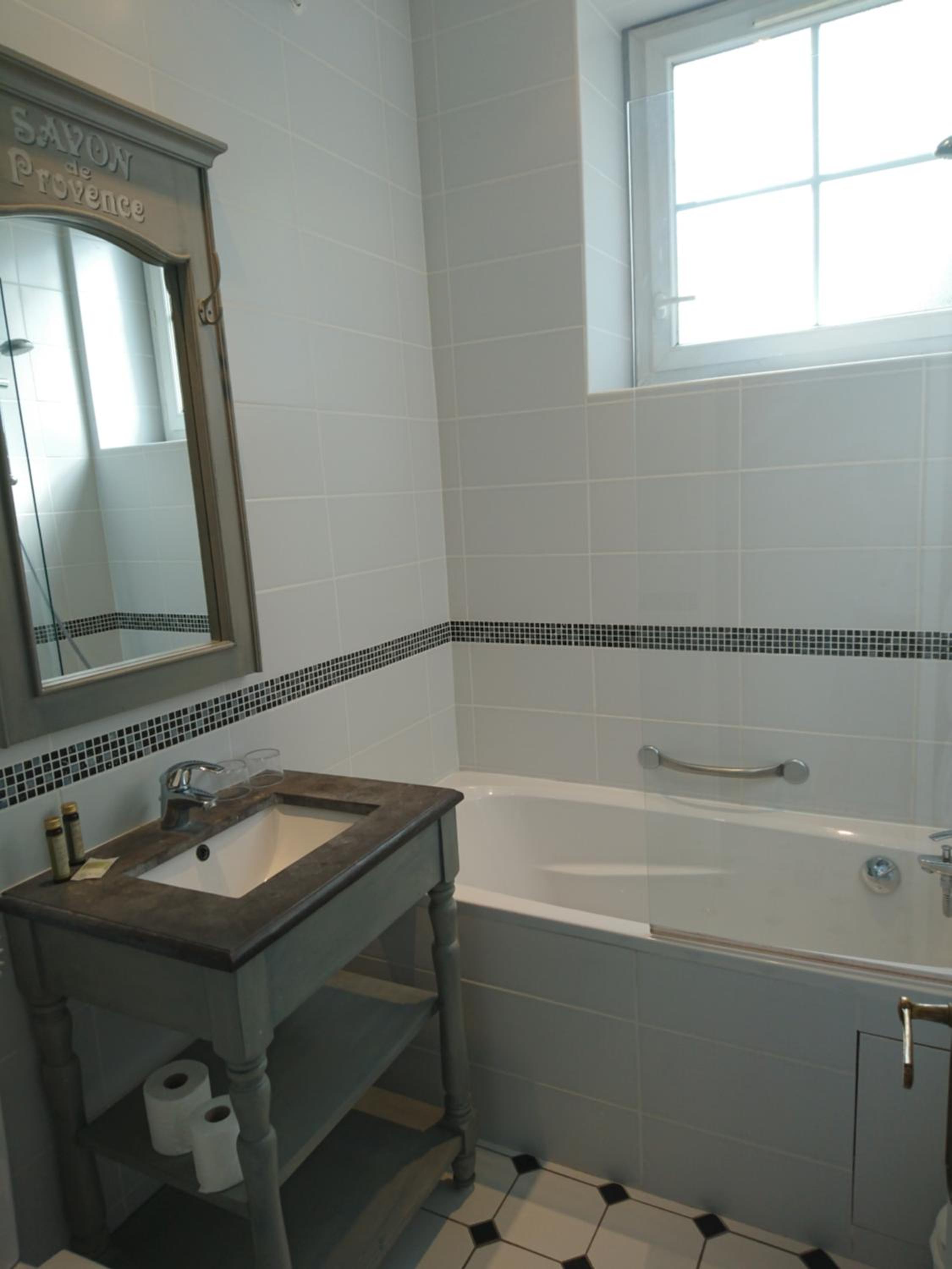 Large Double Room - Photo 2