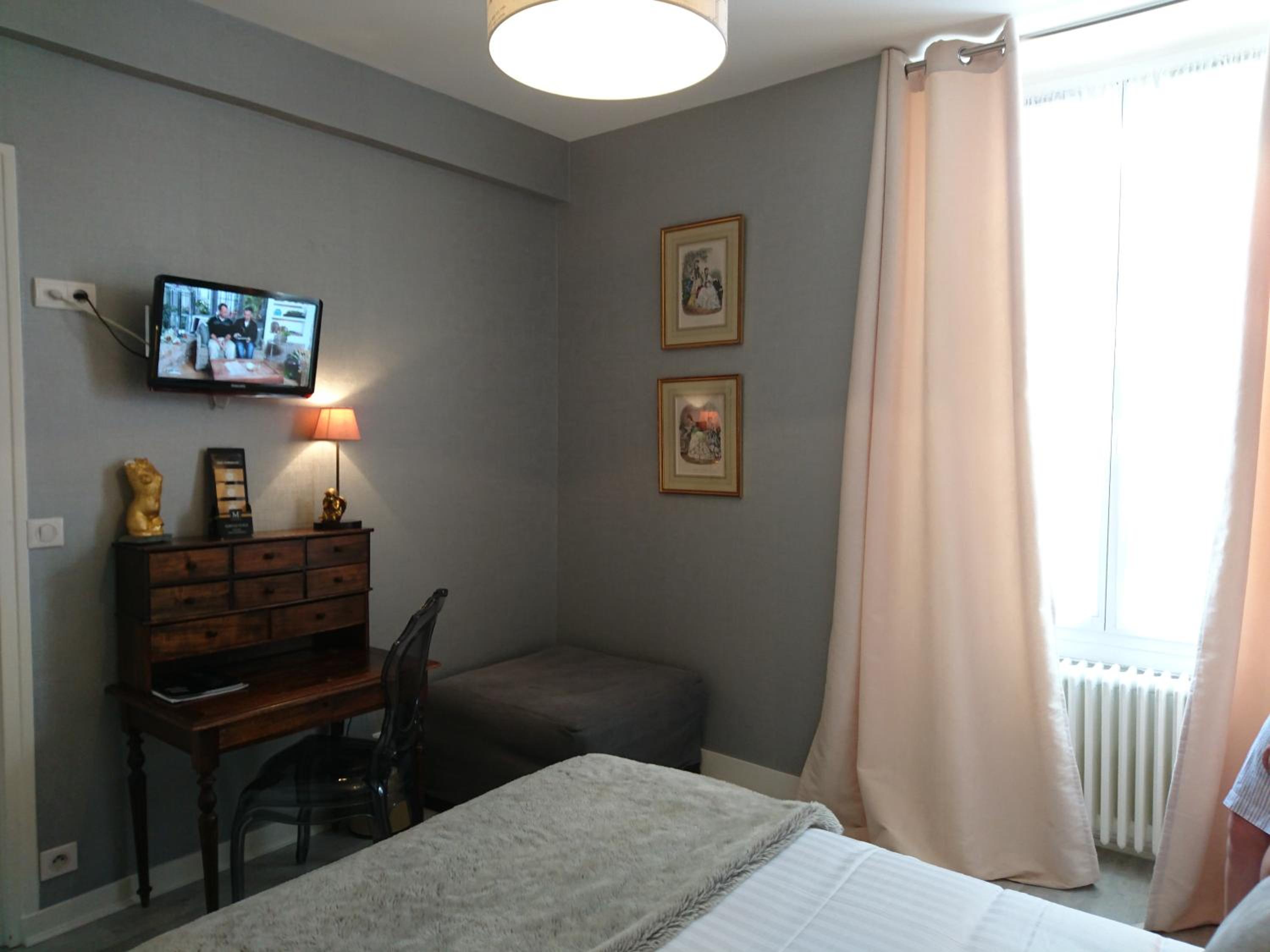 Large Double Room - Photo 8