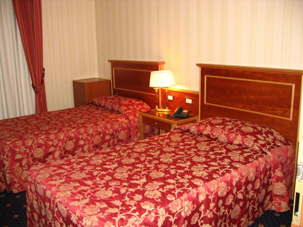 Double or Twin Room with Balcony - Photo 1