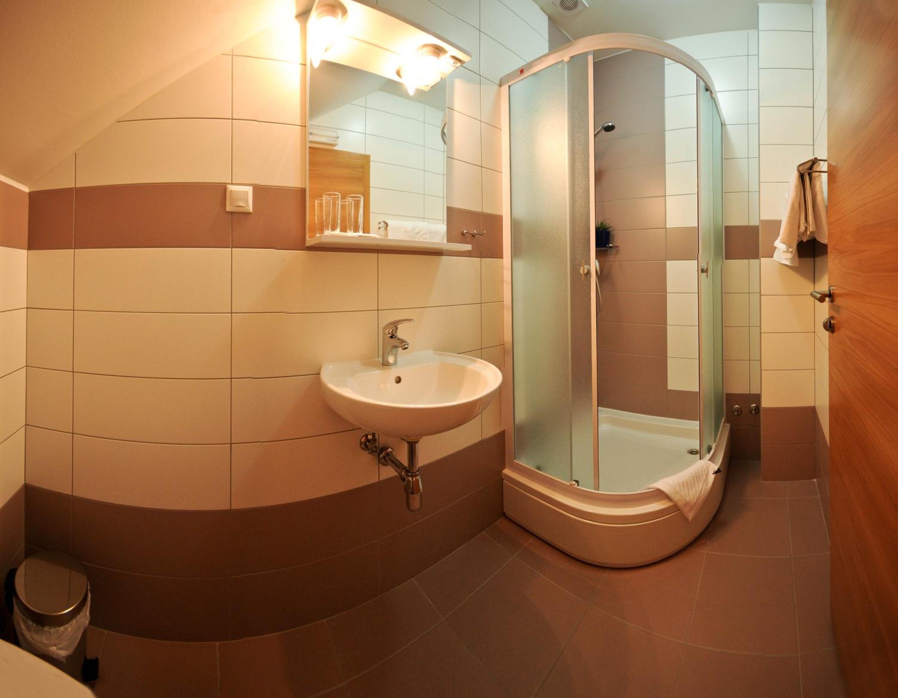 Double Room - Photo 12