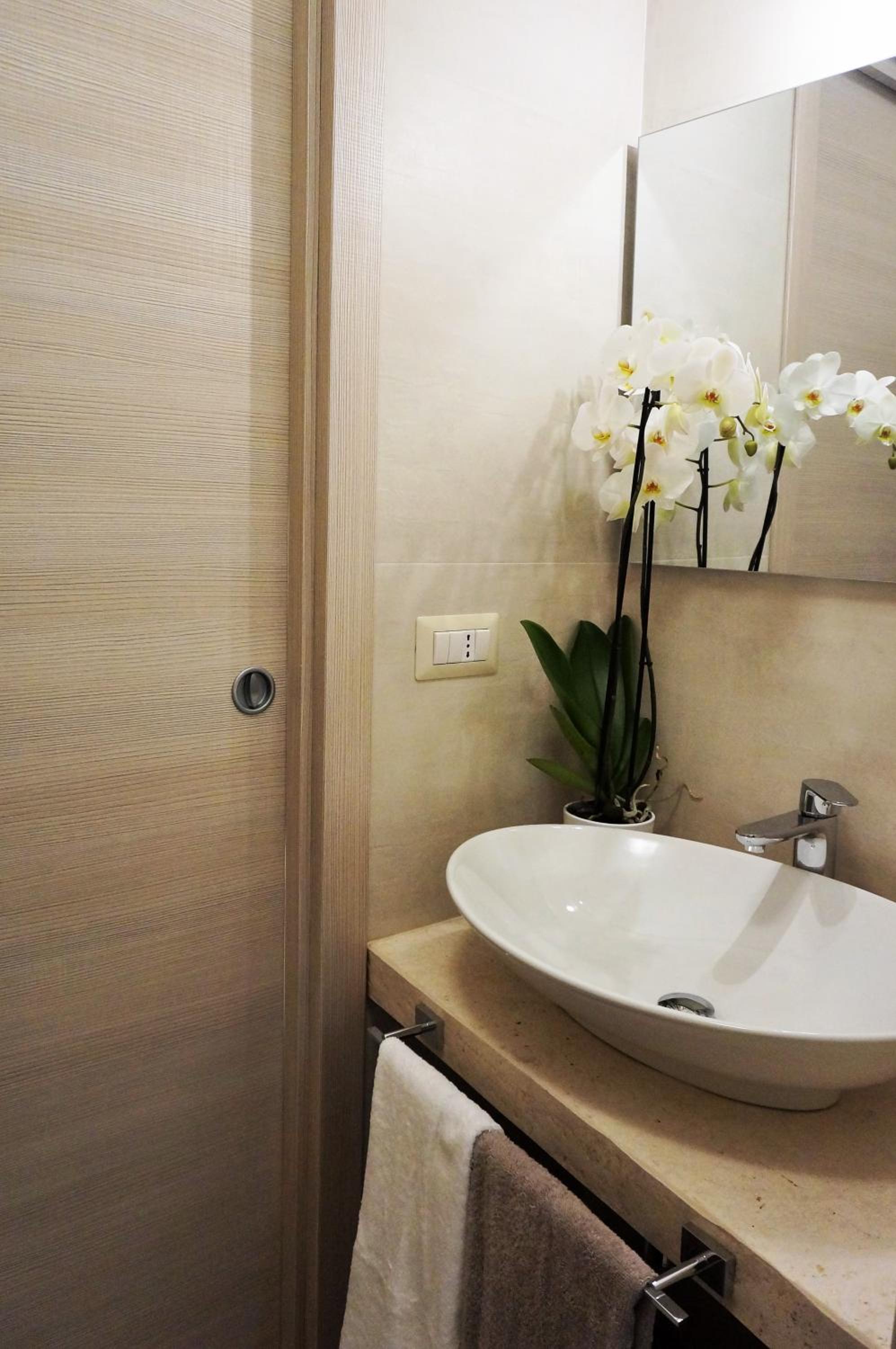 Deluxe Double Room with Shower - Photo 5