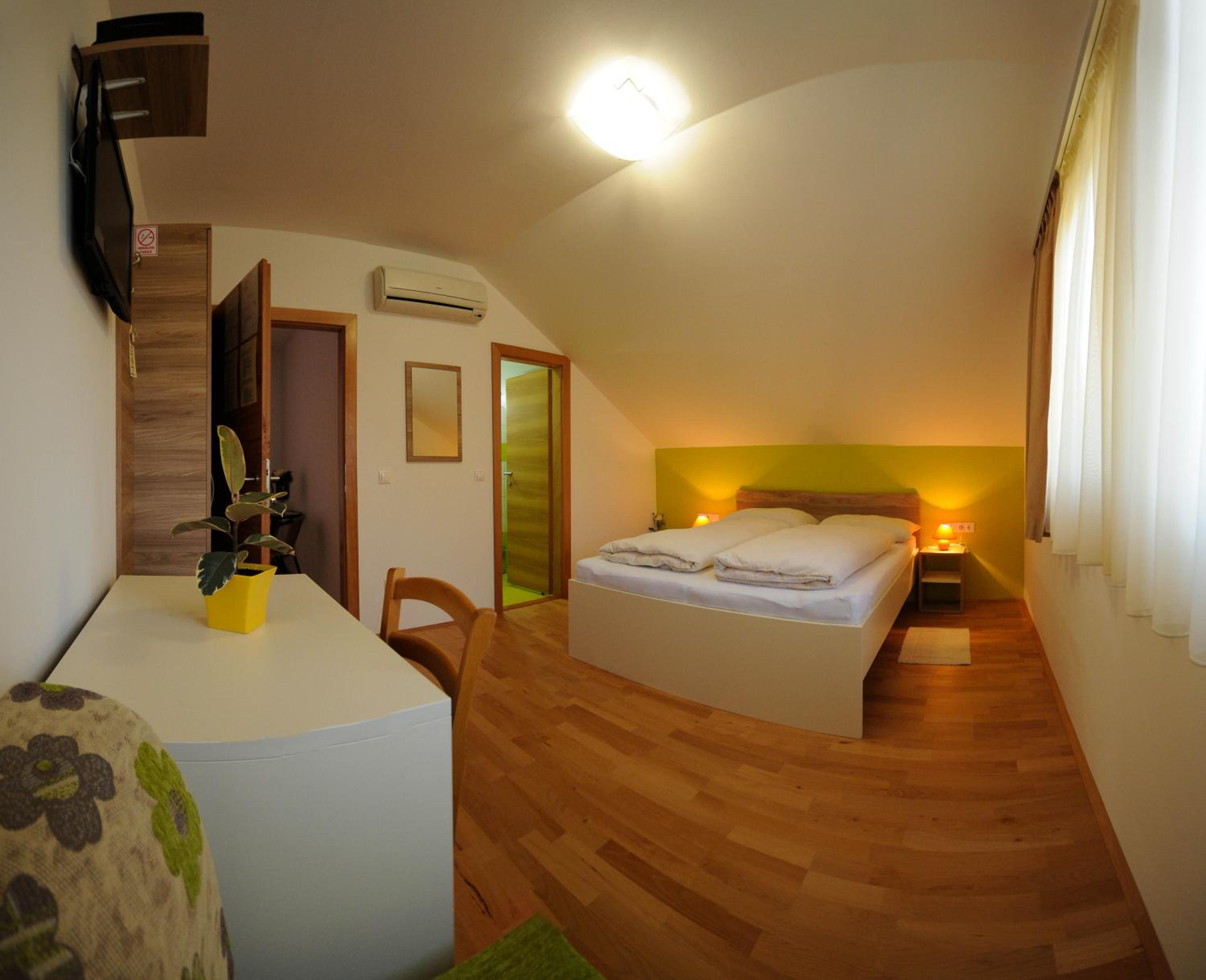 Double Room - Photo 23