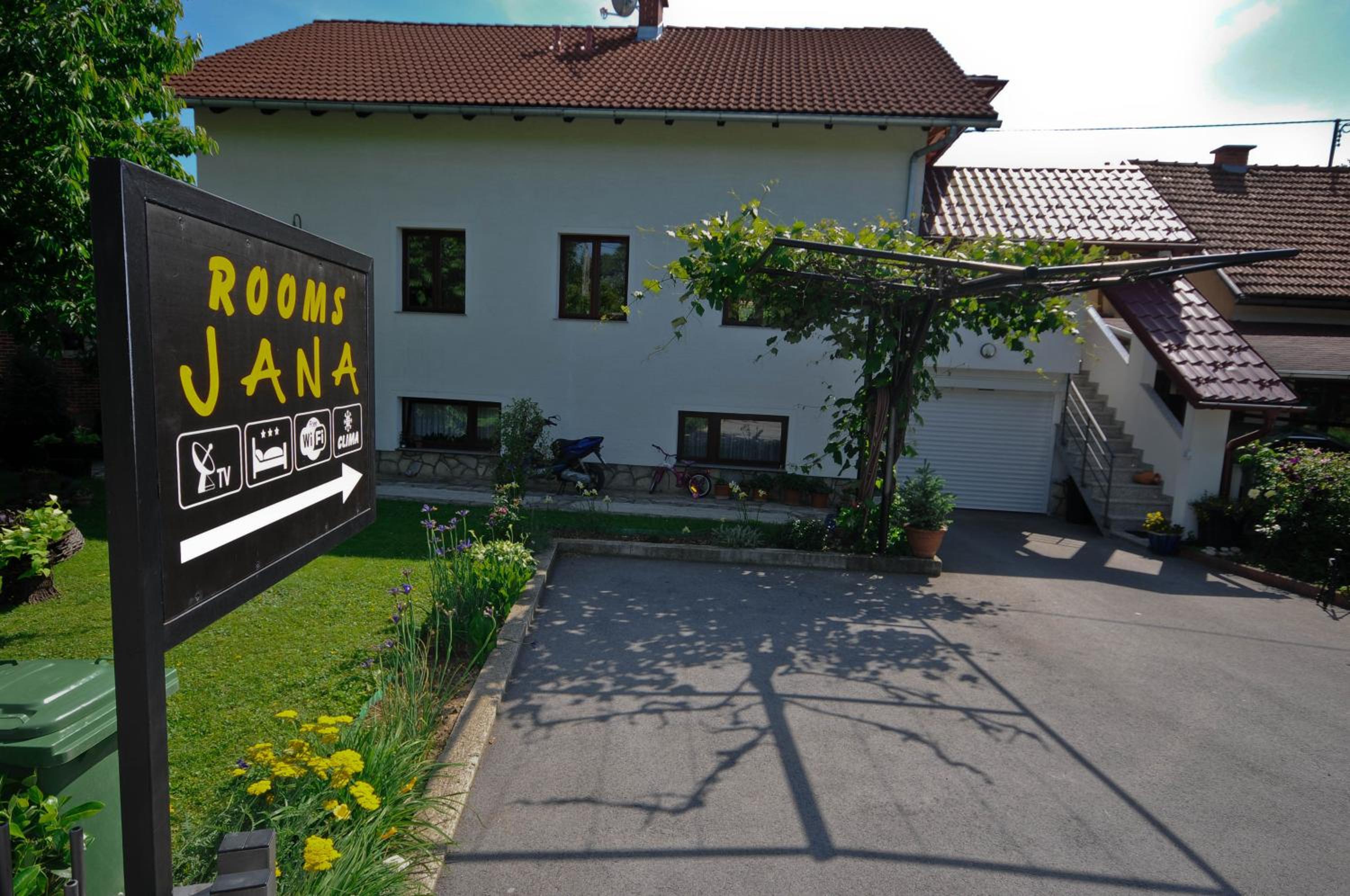 Double Room - Photo 13