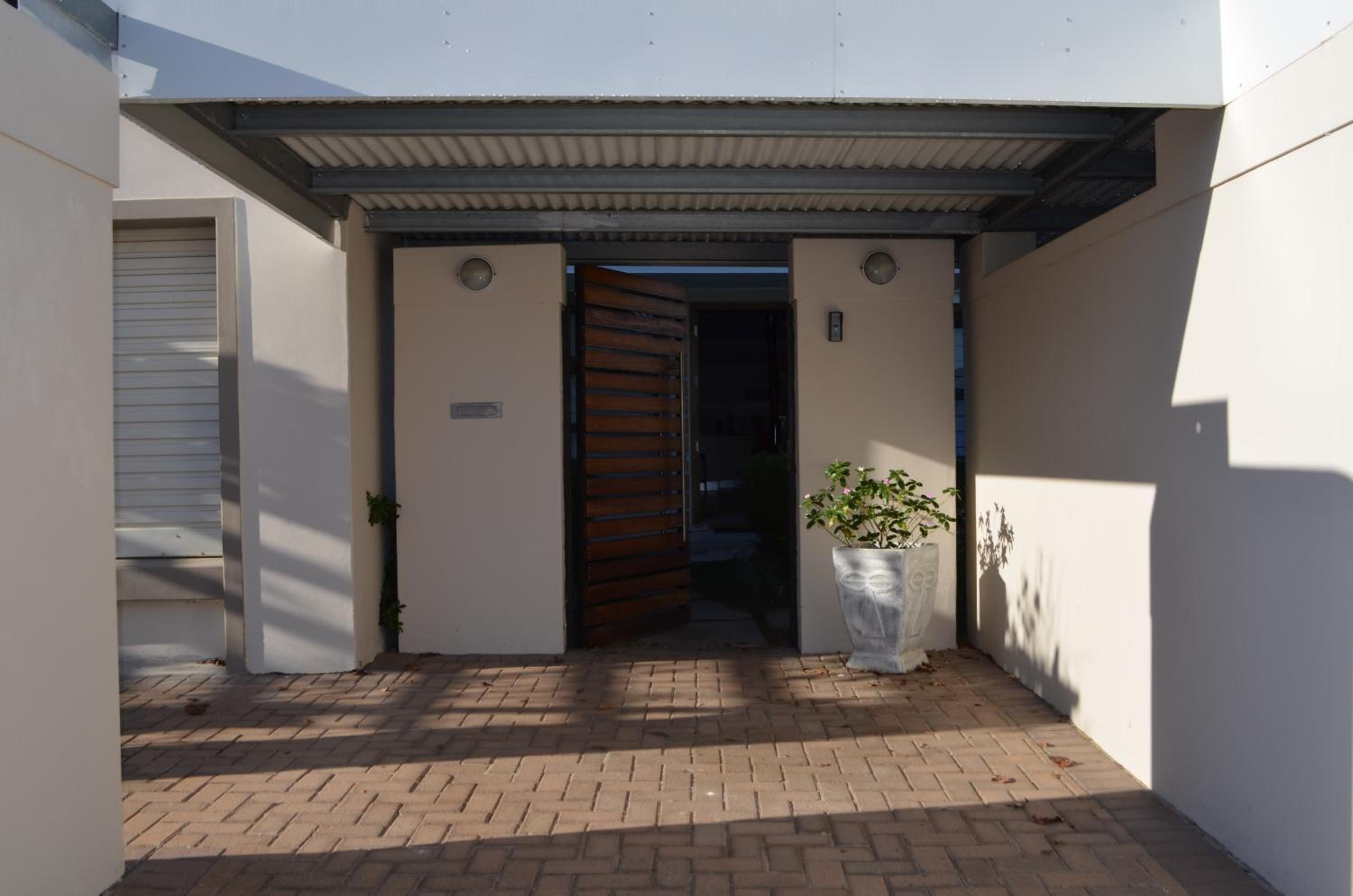 Studio Apartment - Photo 19