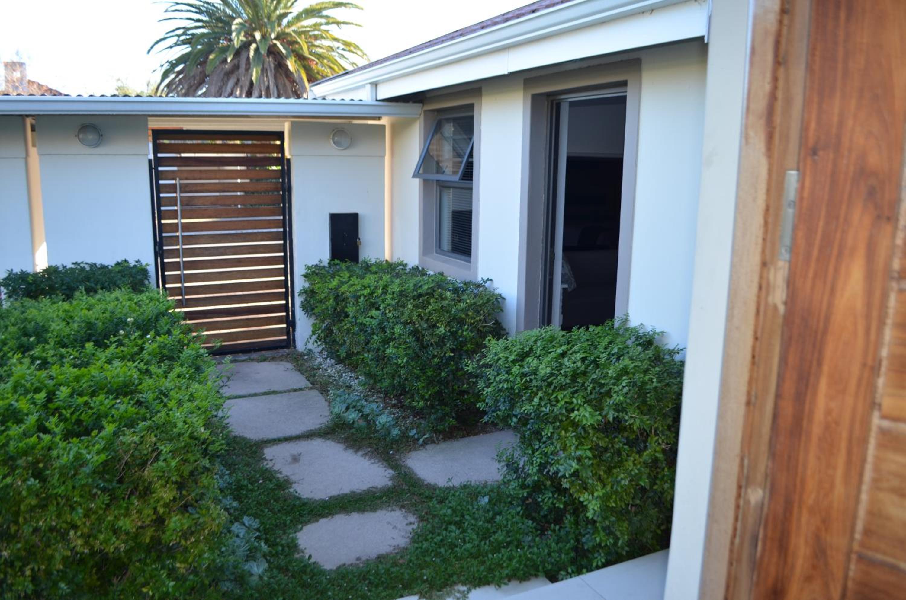 Studio Apartment - Photo 24