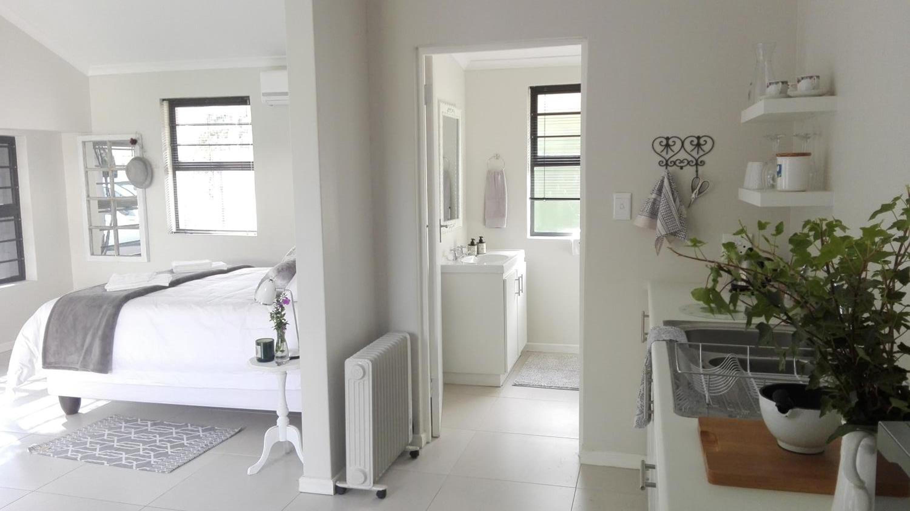 Studio Apartment - Photo 1