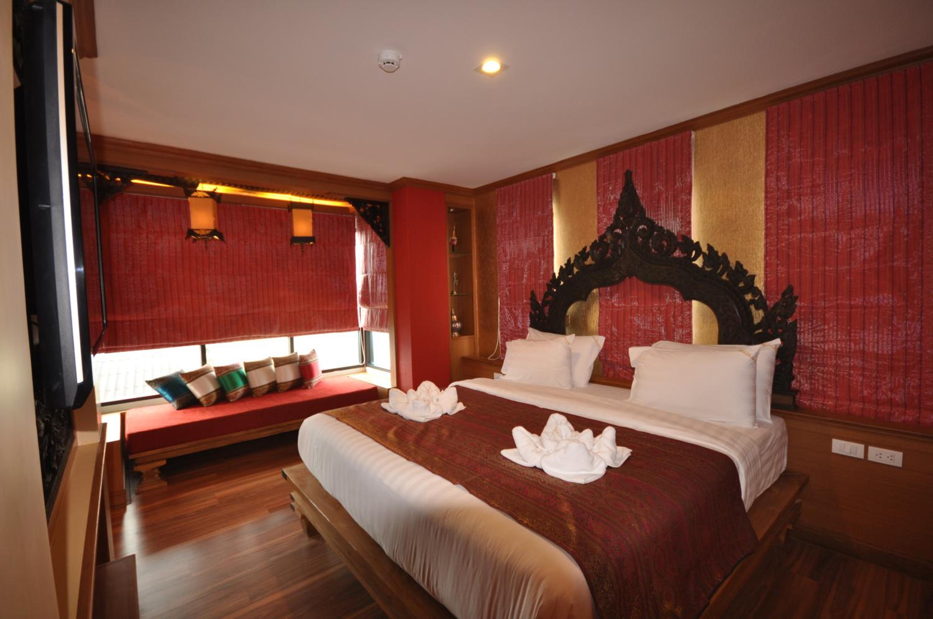 Jacuzzi Suite Low Floor Double Room