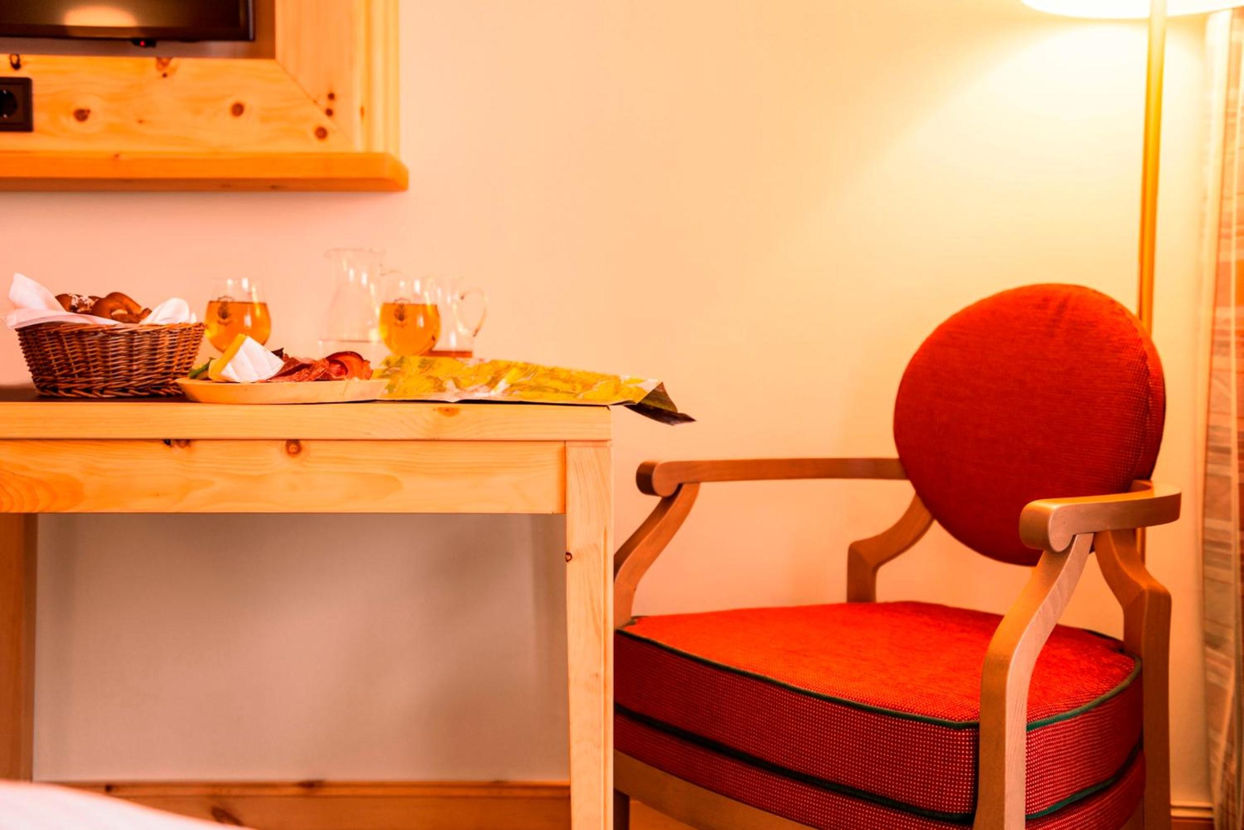 Double Room with Balcony - Photo 11