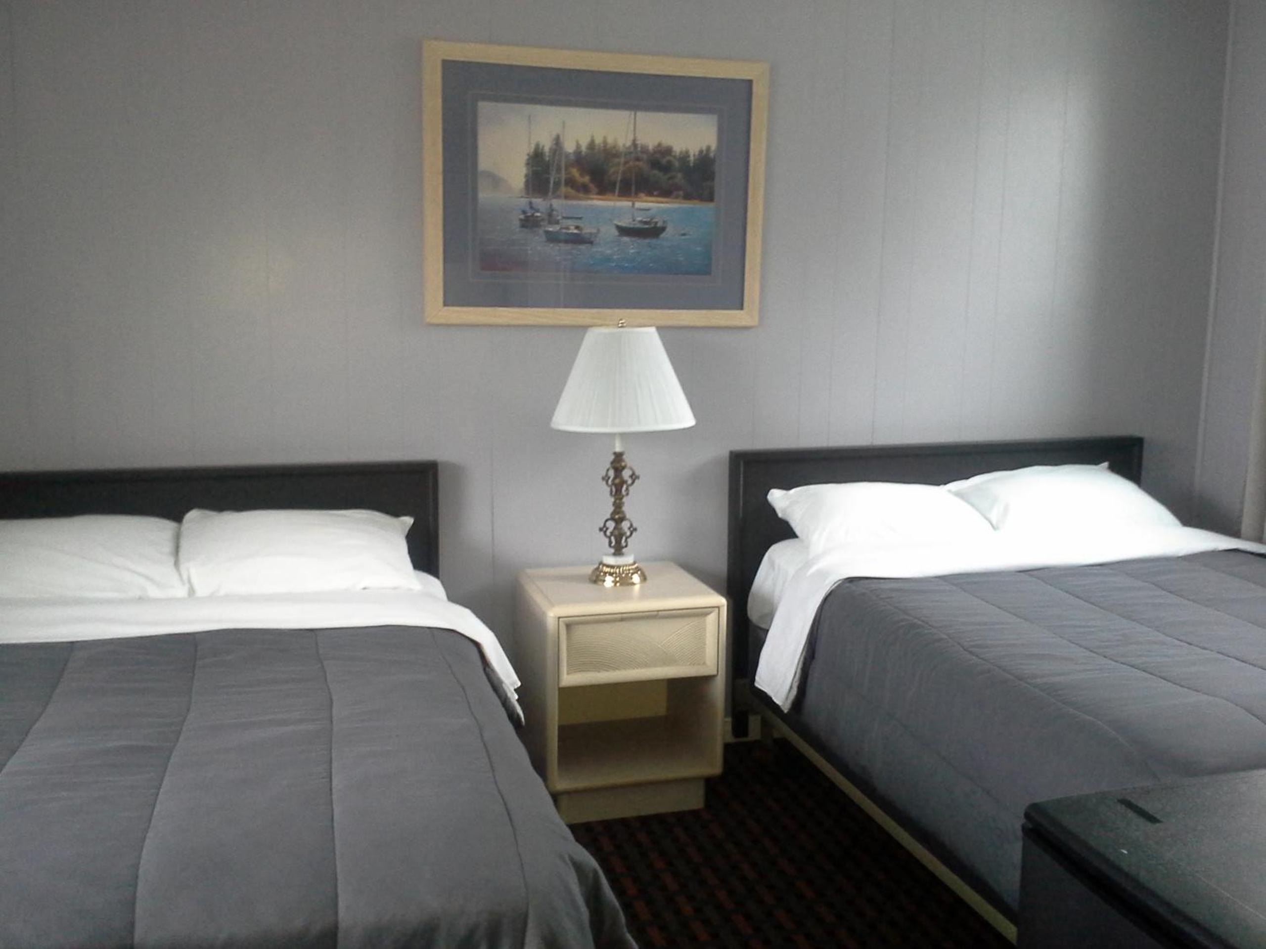 Double Room with Two Double Beds - Photo 2