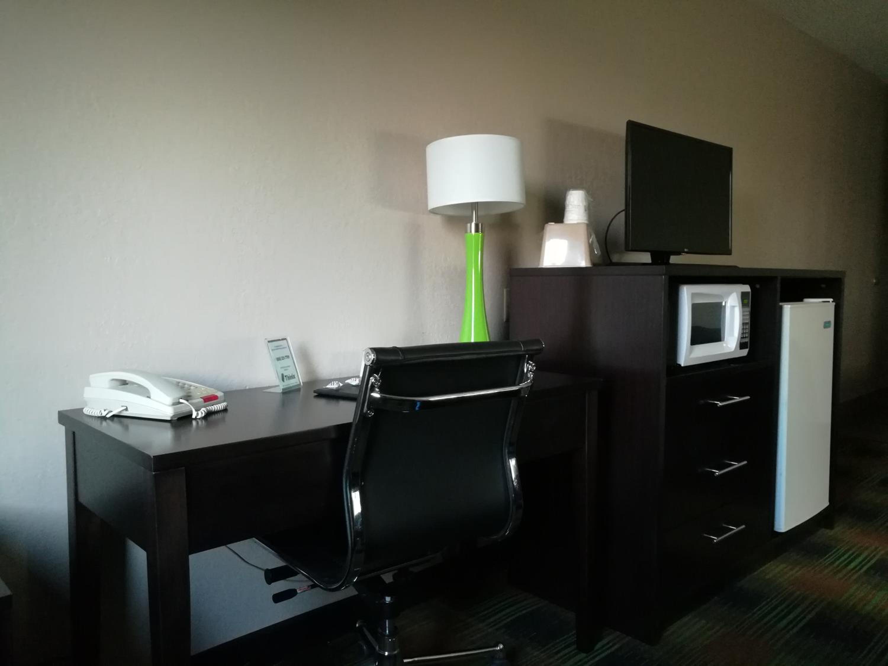 Double Suite - Non-Smoking photo 1