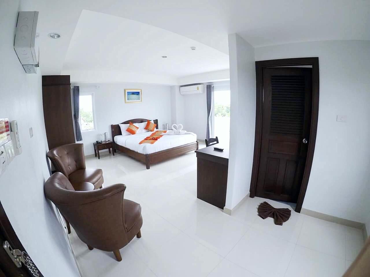 Deluxe Double Room with Balcony photo 1