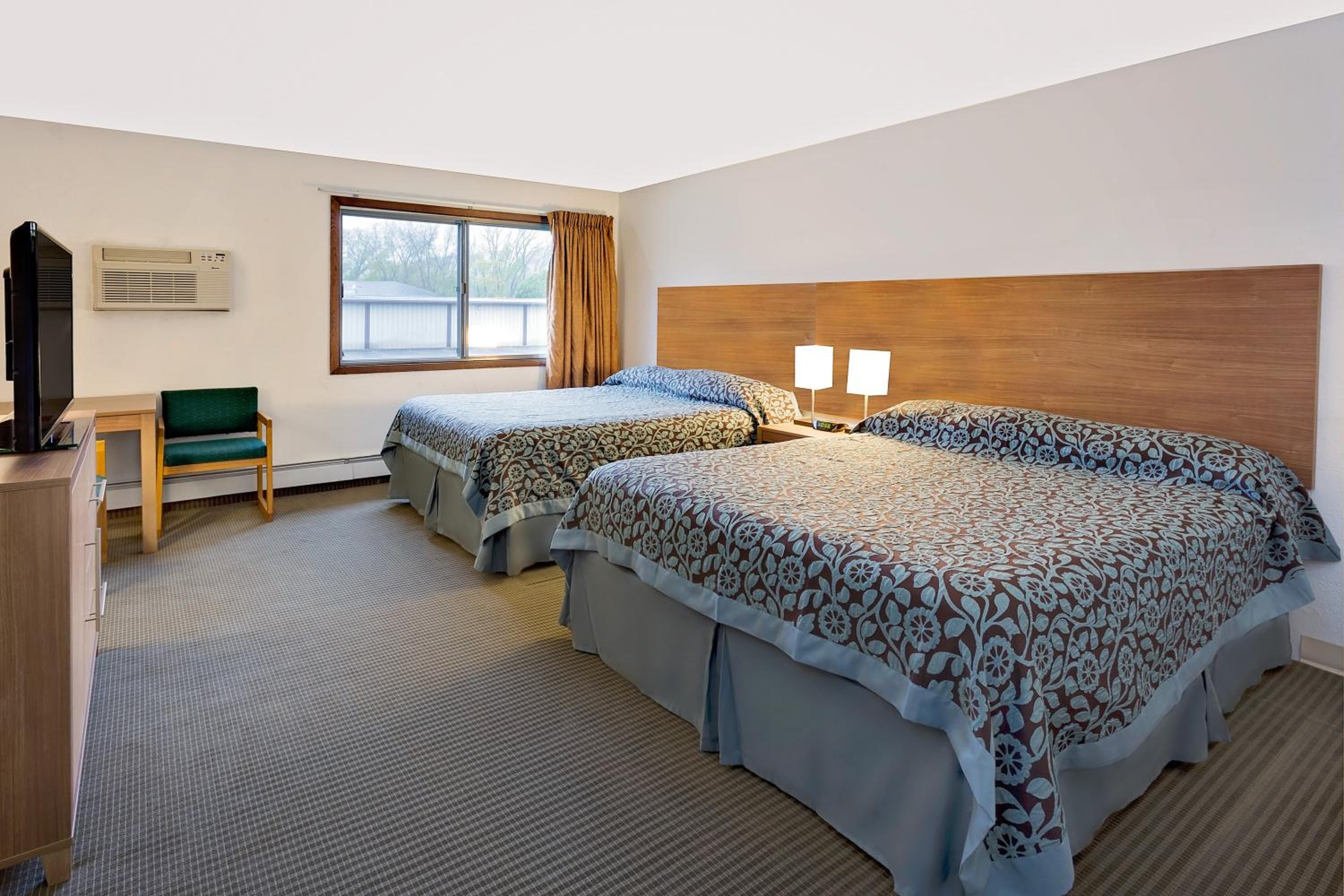 Queen Room with Two Queen Beds - Disability Access/Non-Smoking - Photo 5