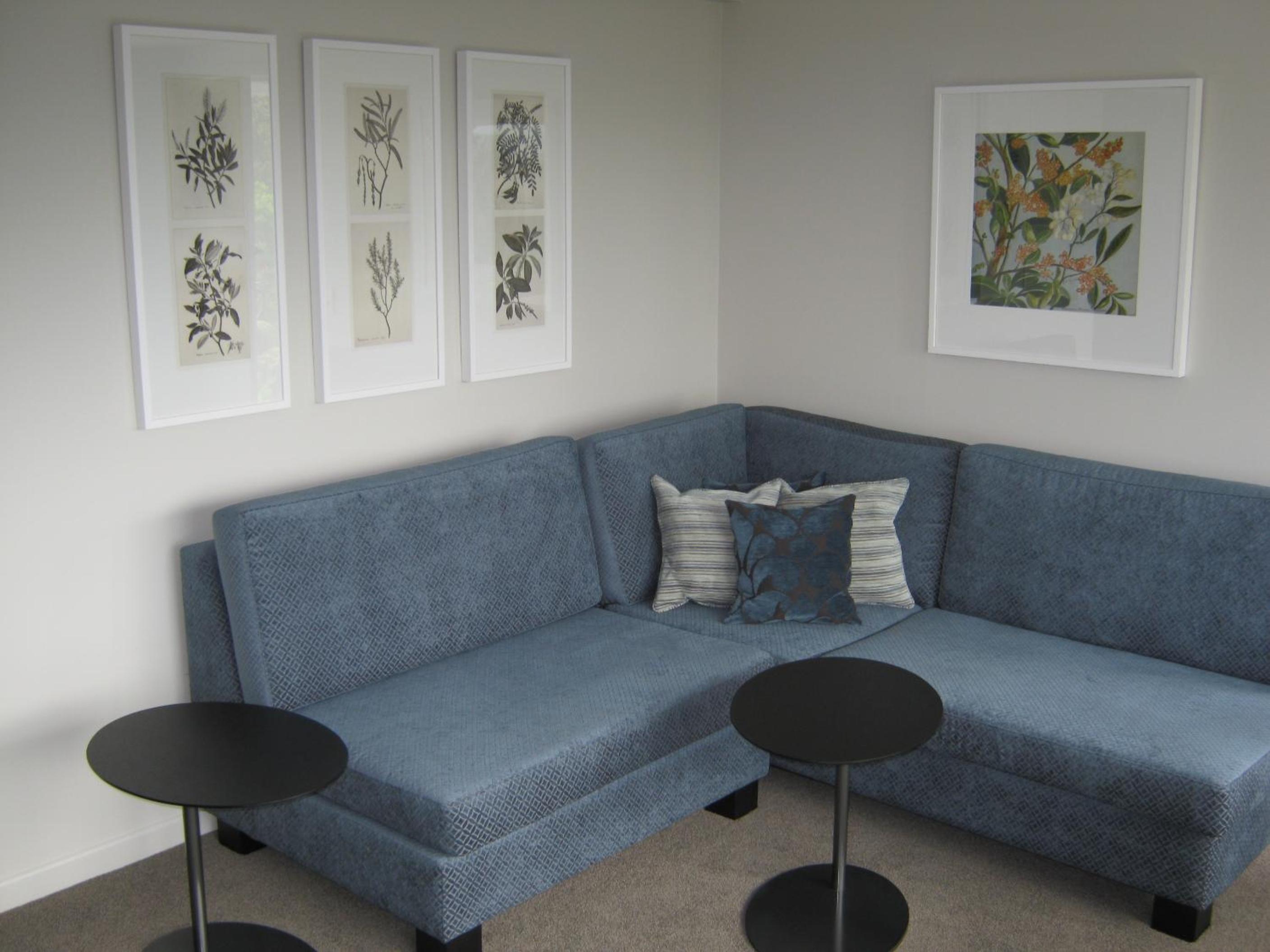 Two-Bedroom Apartment with City View - Photo 8
