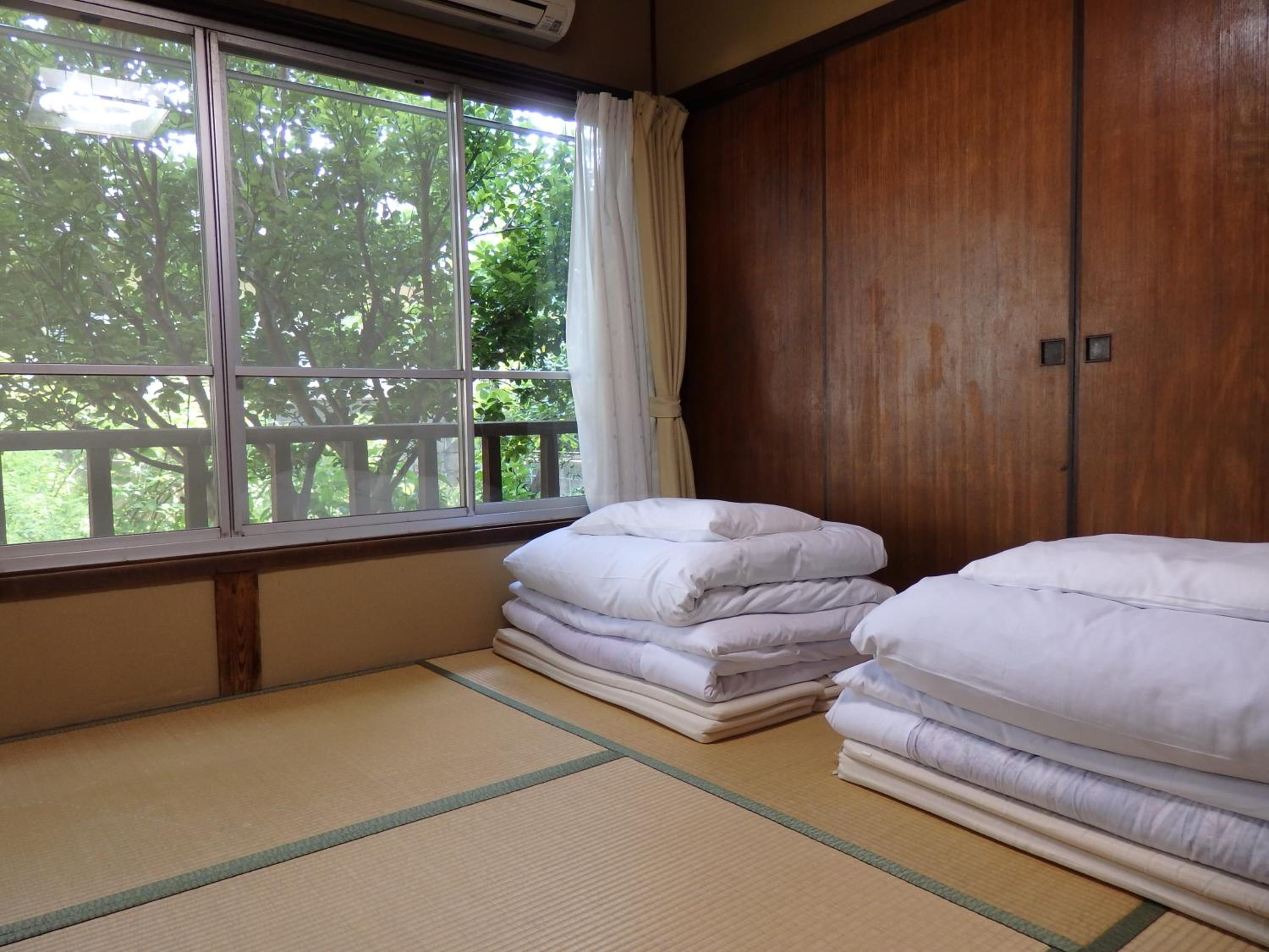 Japanese-Style Twin Room with Shared Bathroom photo 3