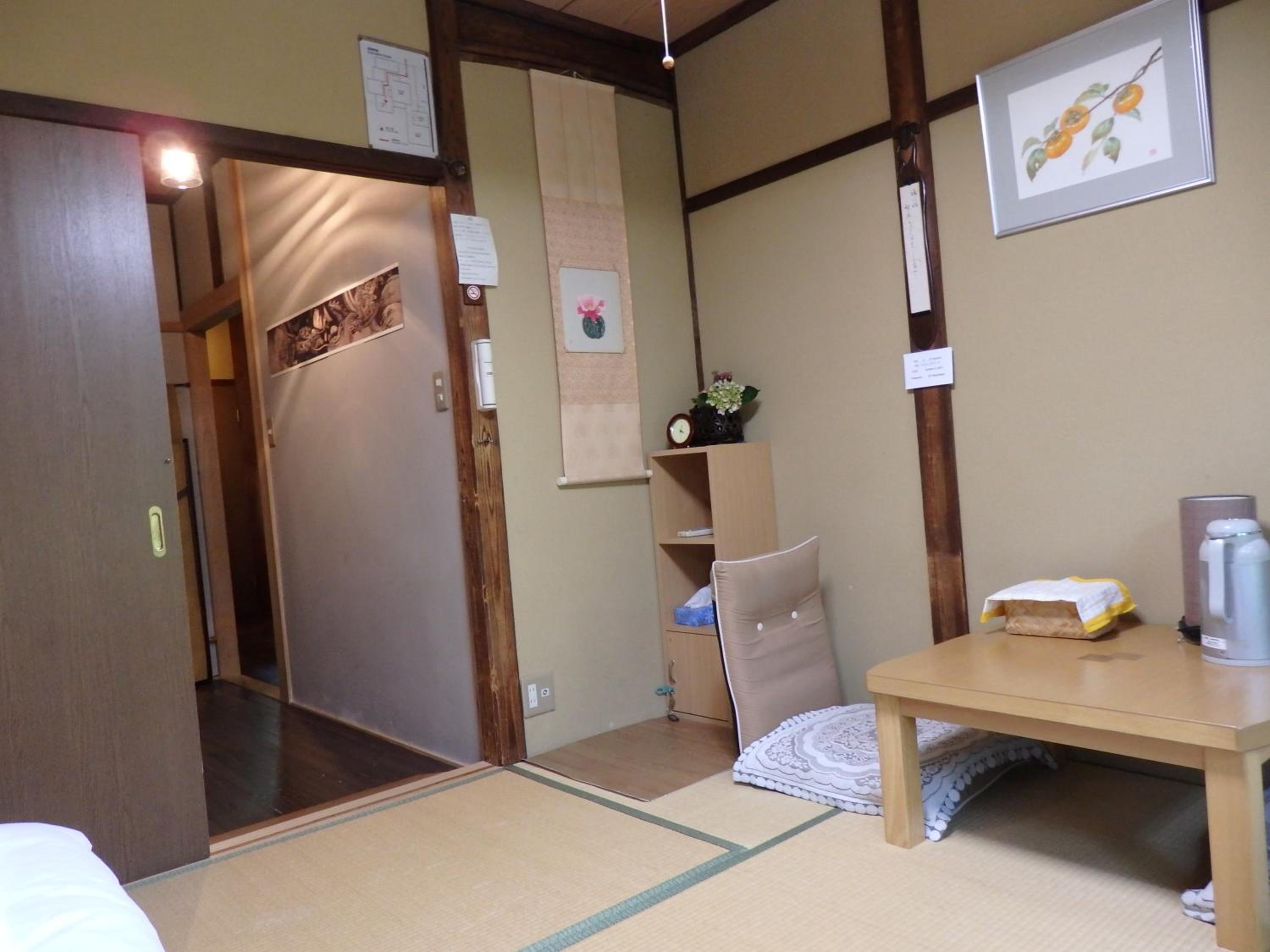 Japanese-Style Twin Room with Shared Bathroom photo 2