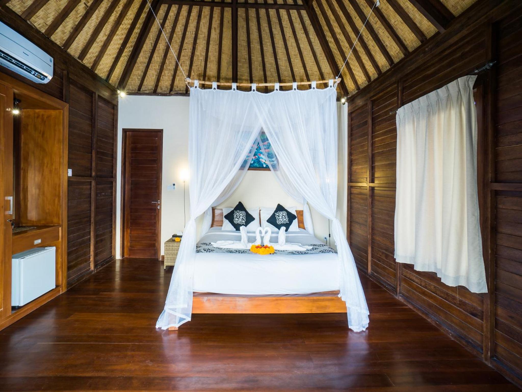 Bungalow with Partial Sea View