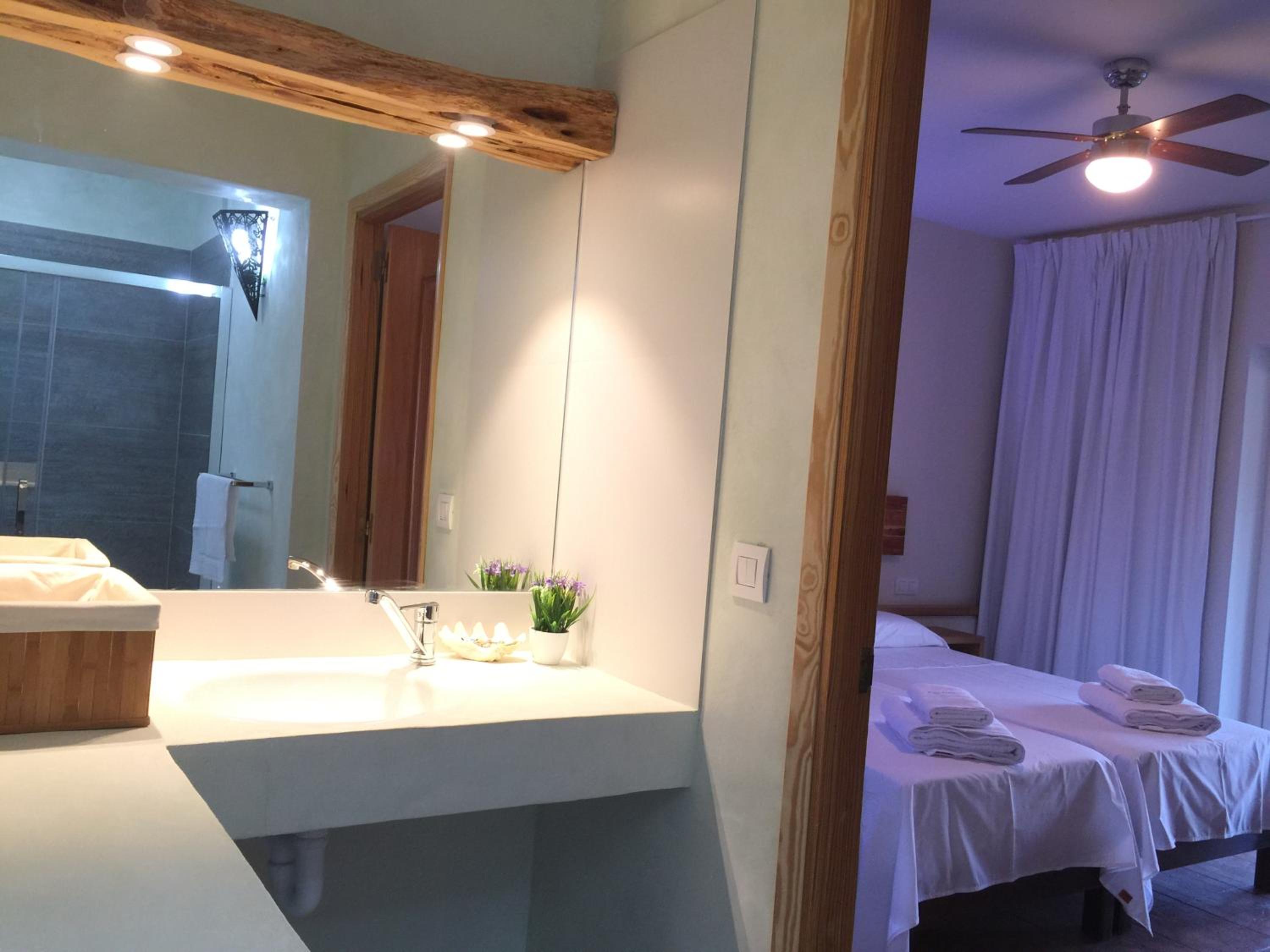 Three-Bedroom Townhouse - Photo 2