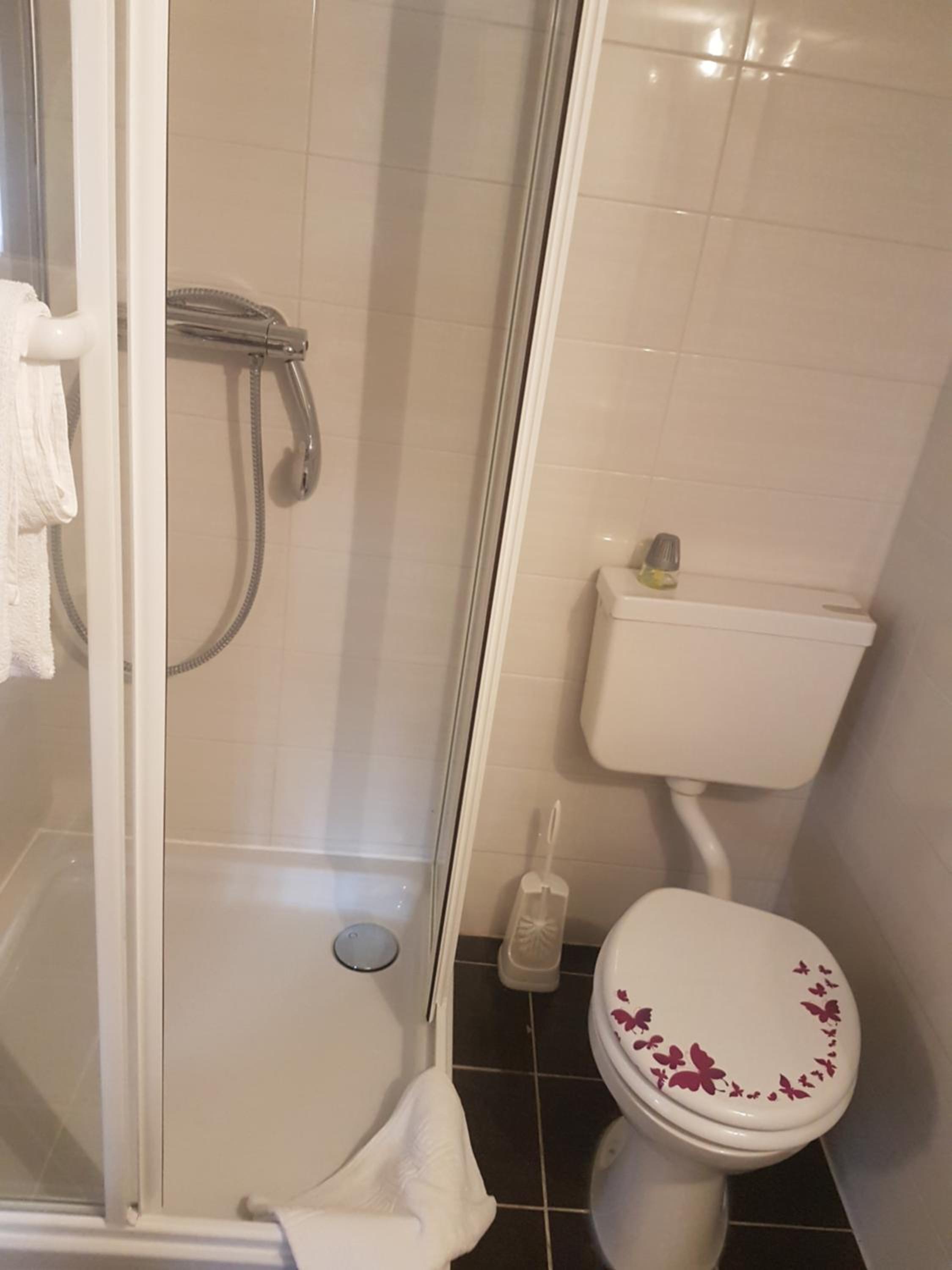 Double Room with Shared Bathroom photo 2