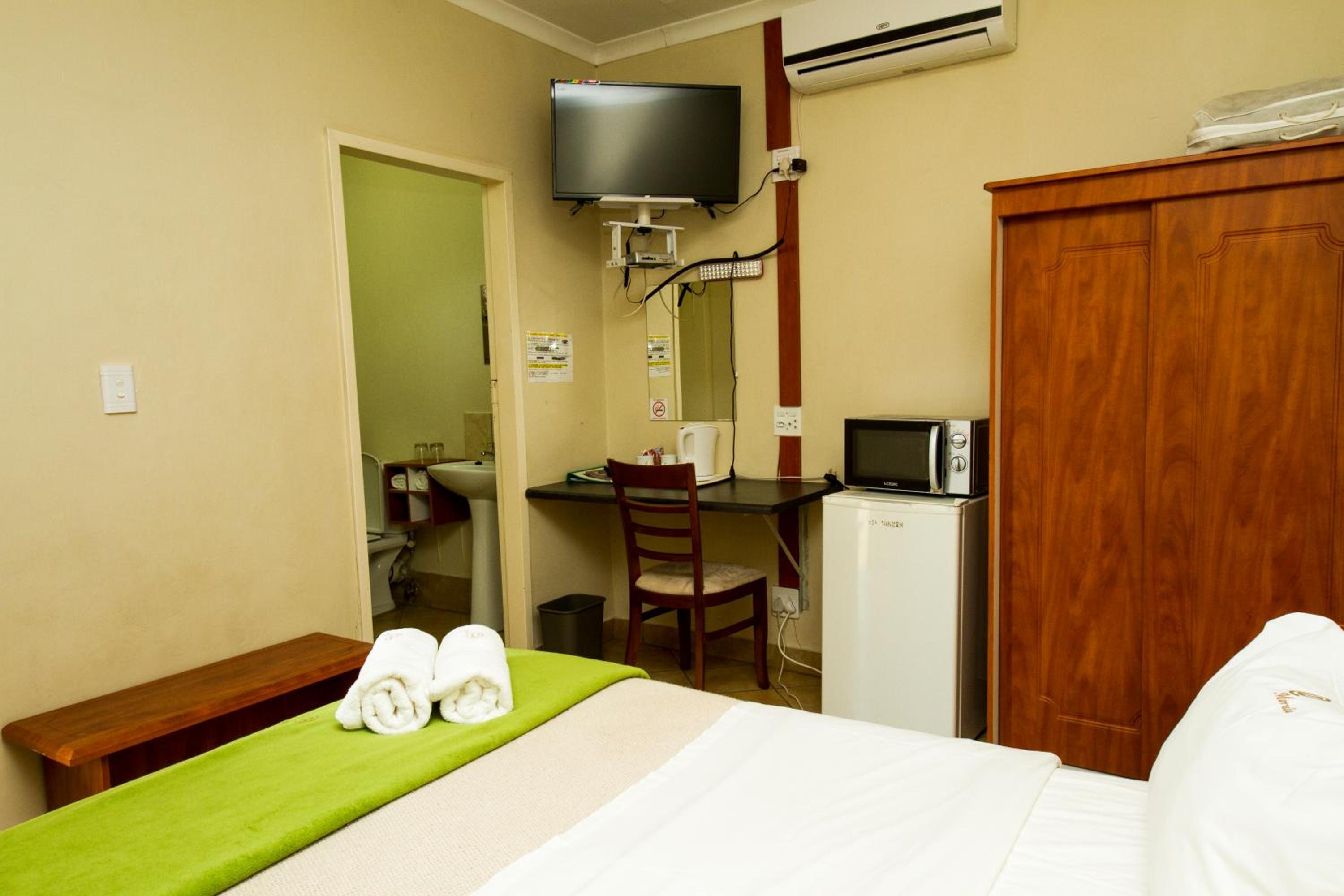 Standard Double Room - Photo 4