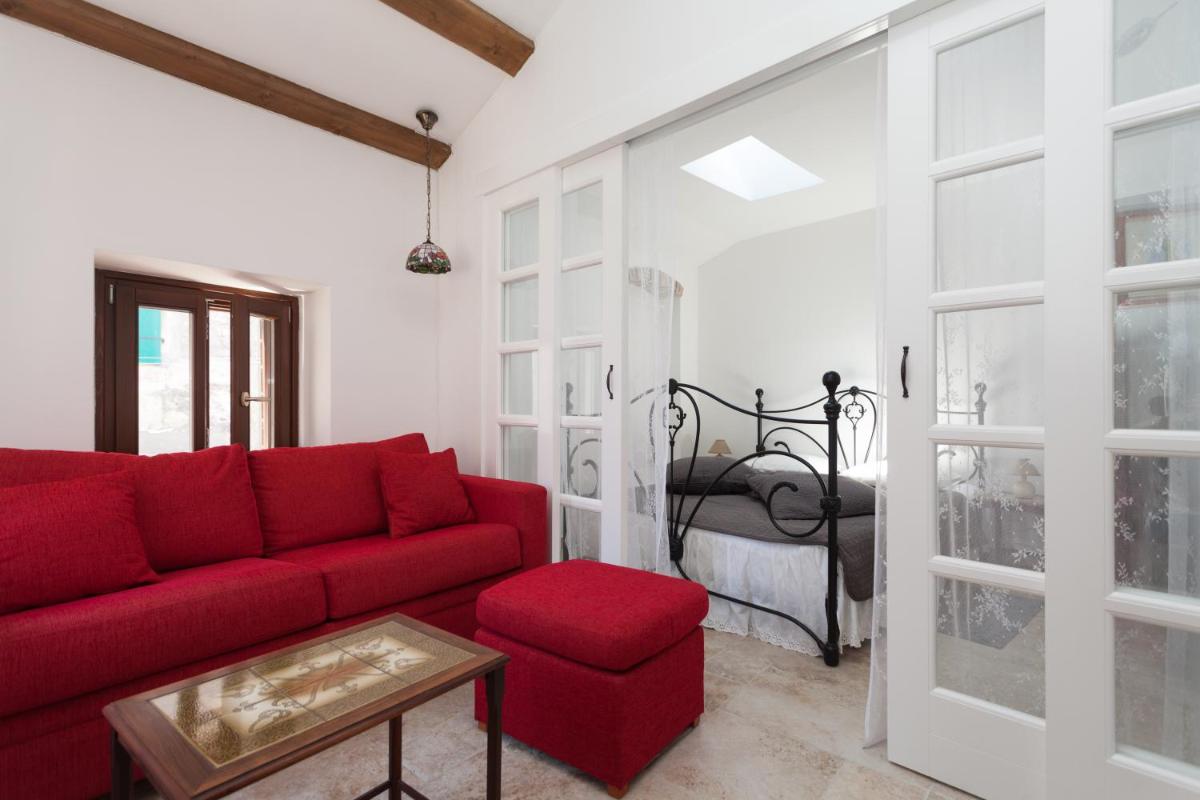 Apartment with Sea View - Photo 2