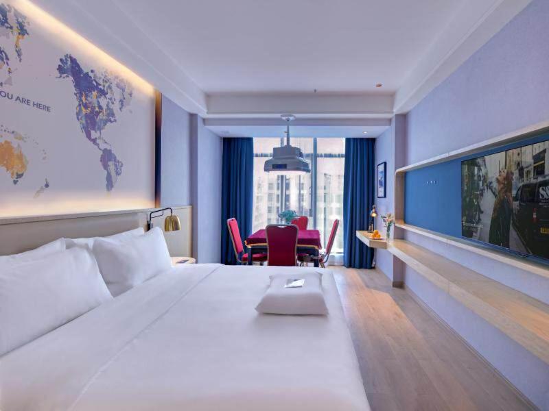Digital Double Room