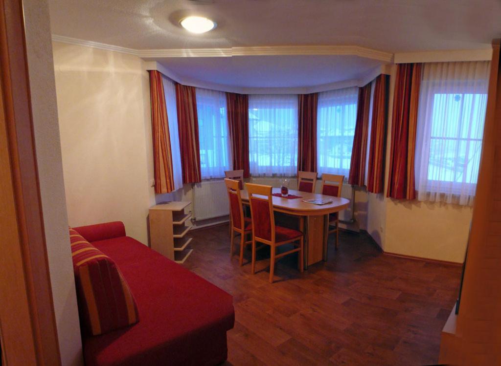 Apartment photo 2