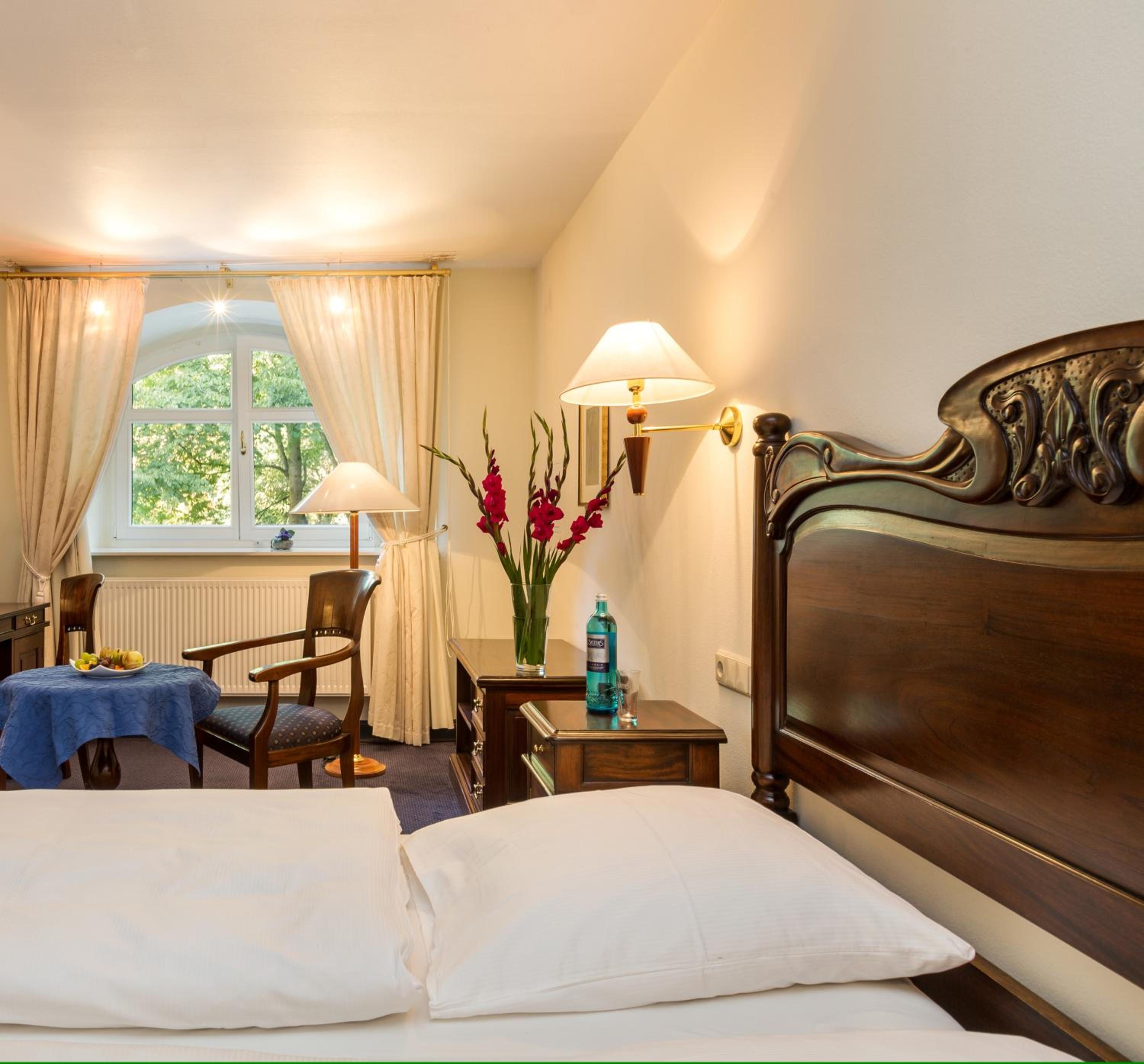 Double Room - Side Wing/ Souterrain