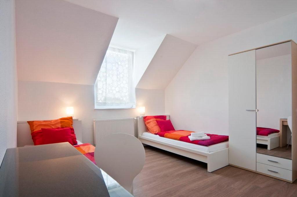 Twin Room - Photo 2