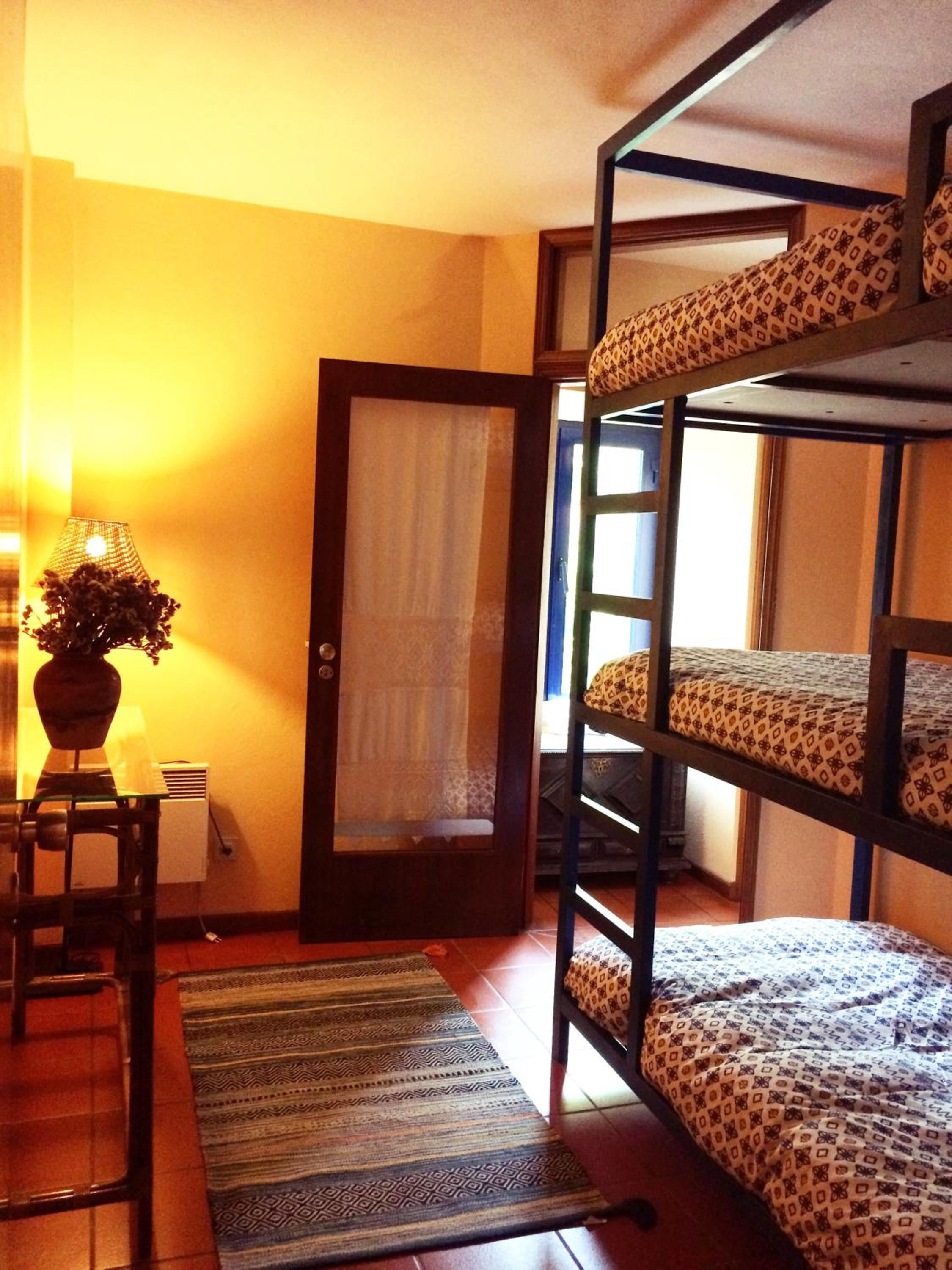 Single Bed in 6-Bed Dormitory Room photo 1
