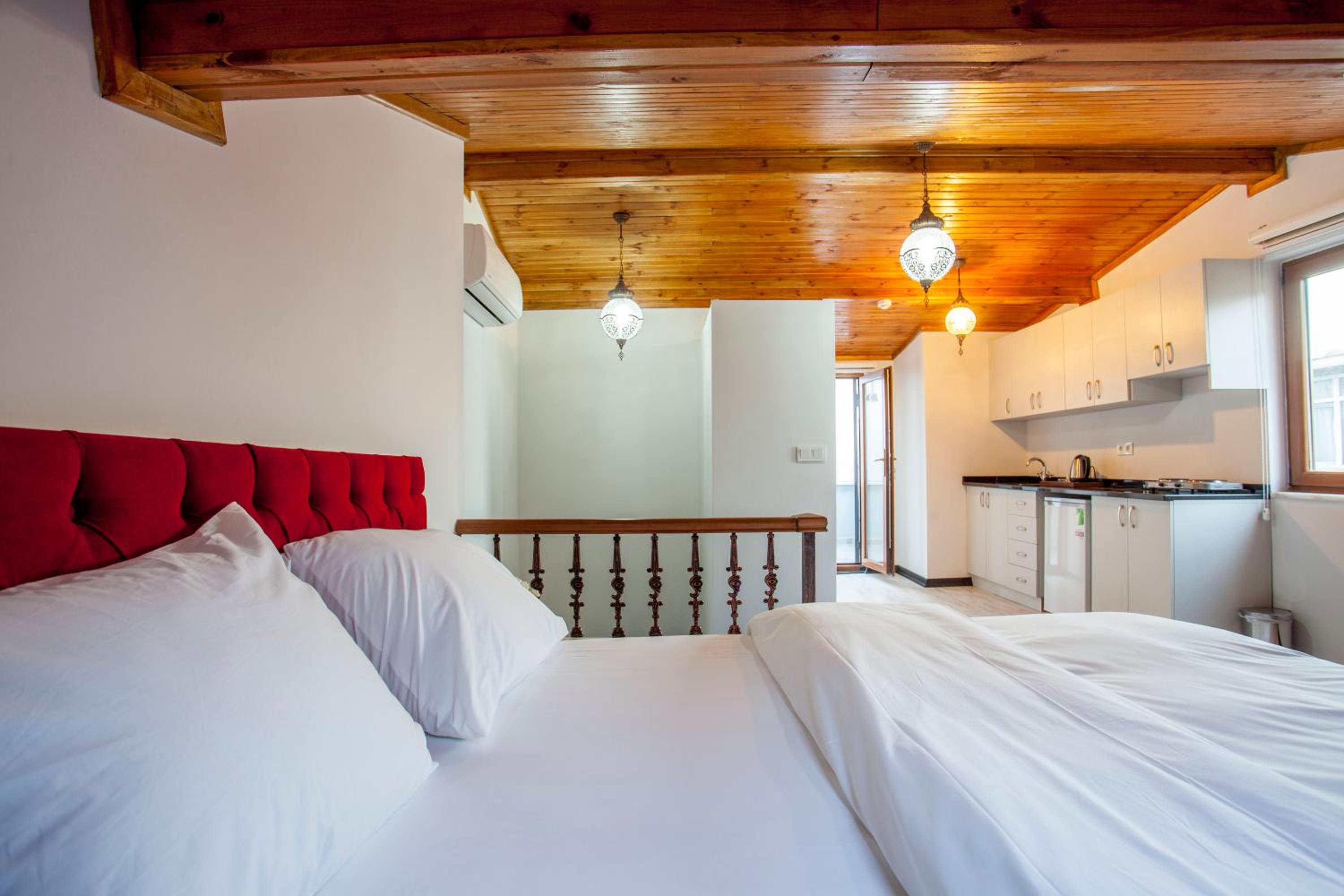 Suite with Terrace and Kitchen photo 1