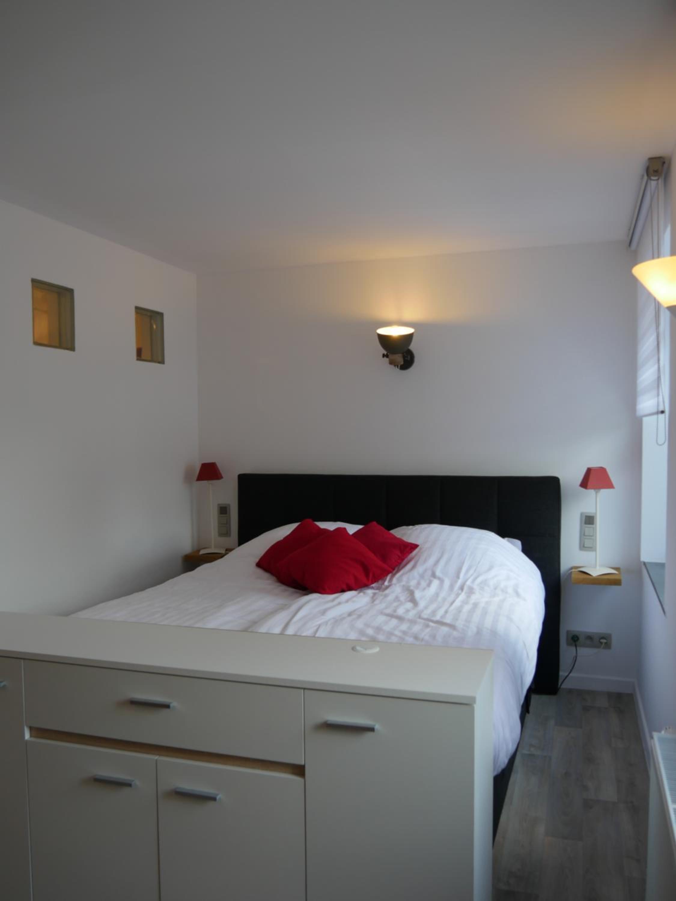 Studio Apartment - Photo 8