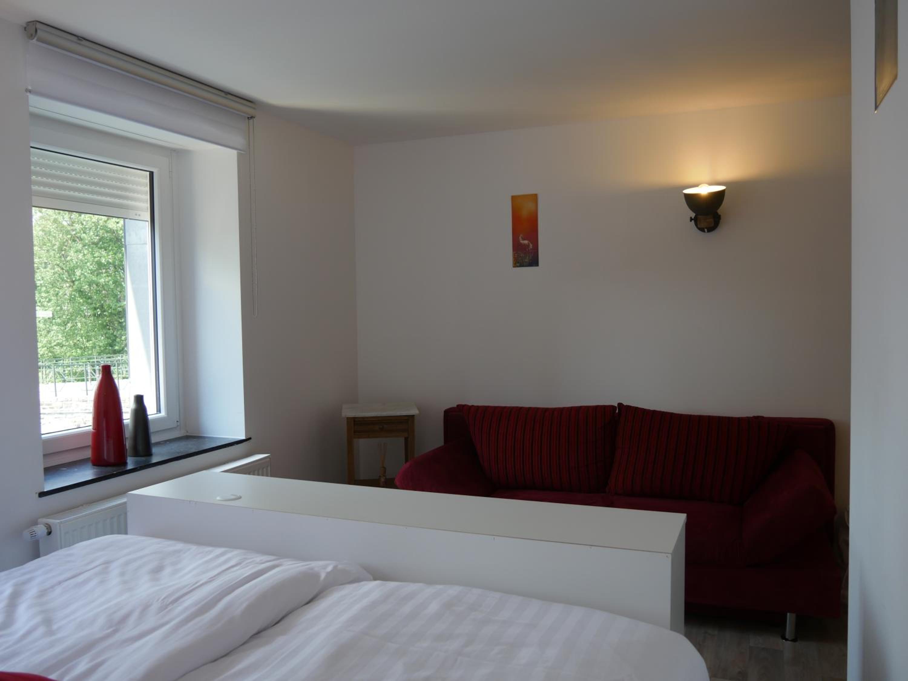 Studio Apartment - Photo 6