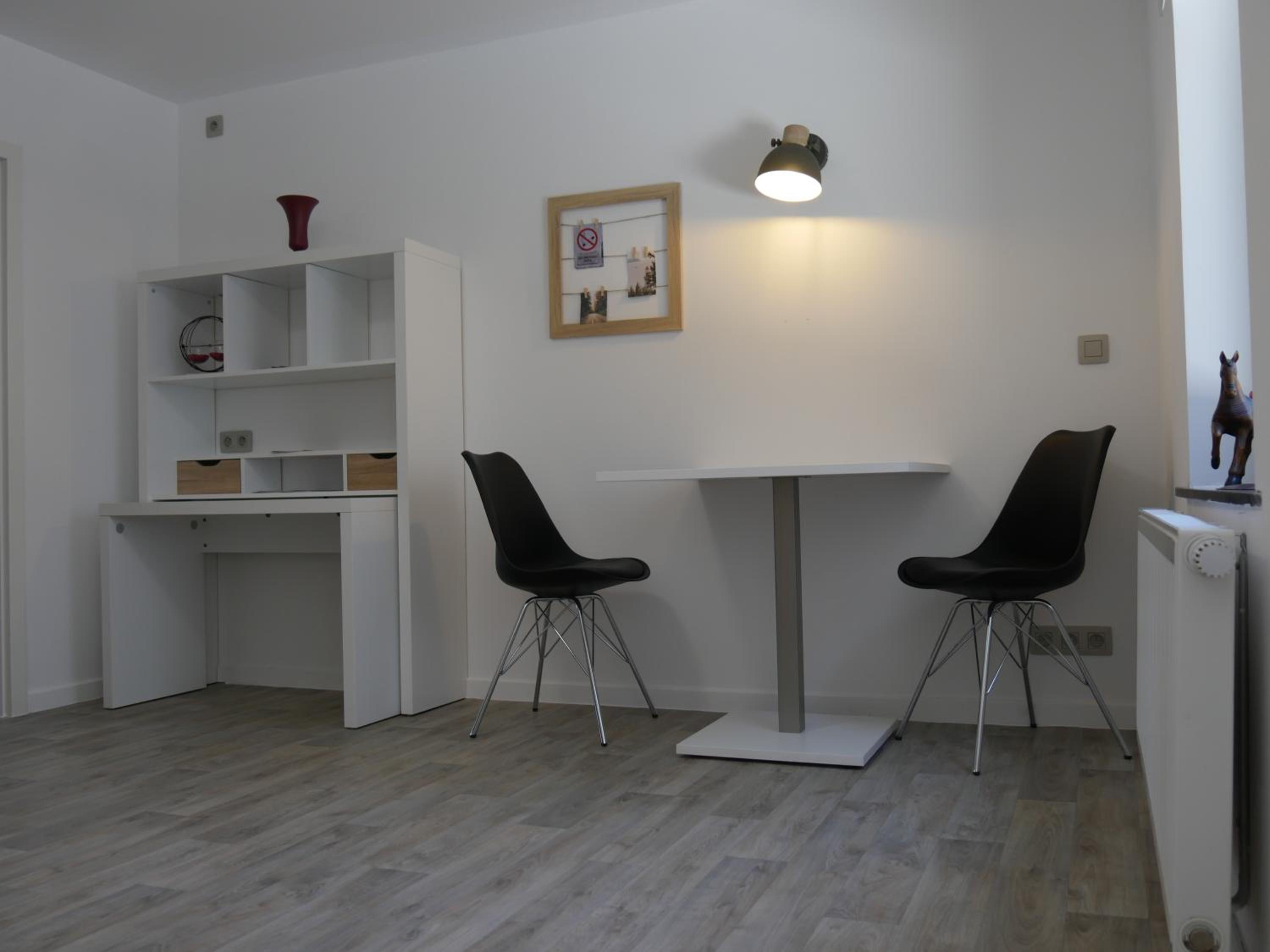 Studio Apartment - Photo 3