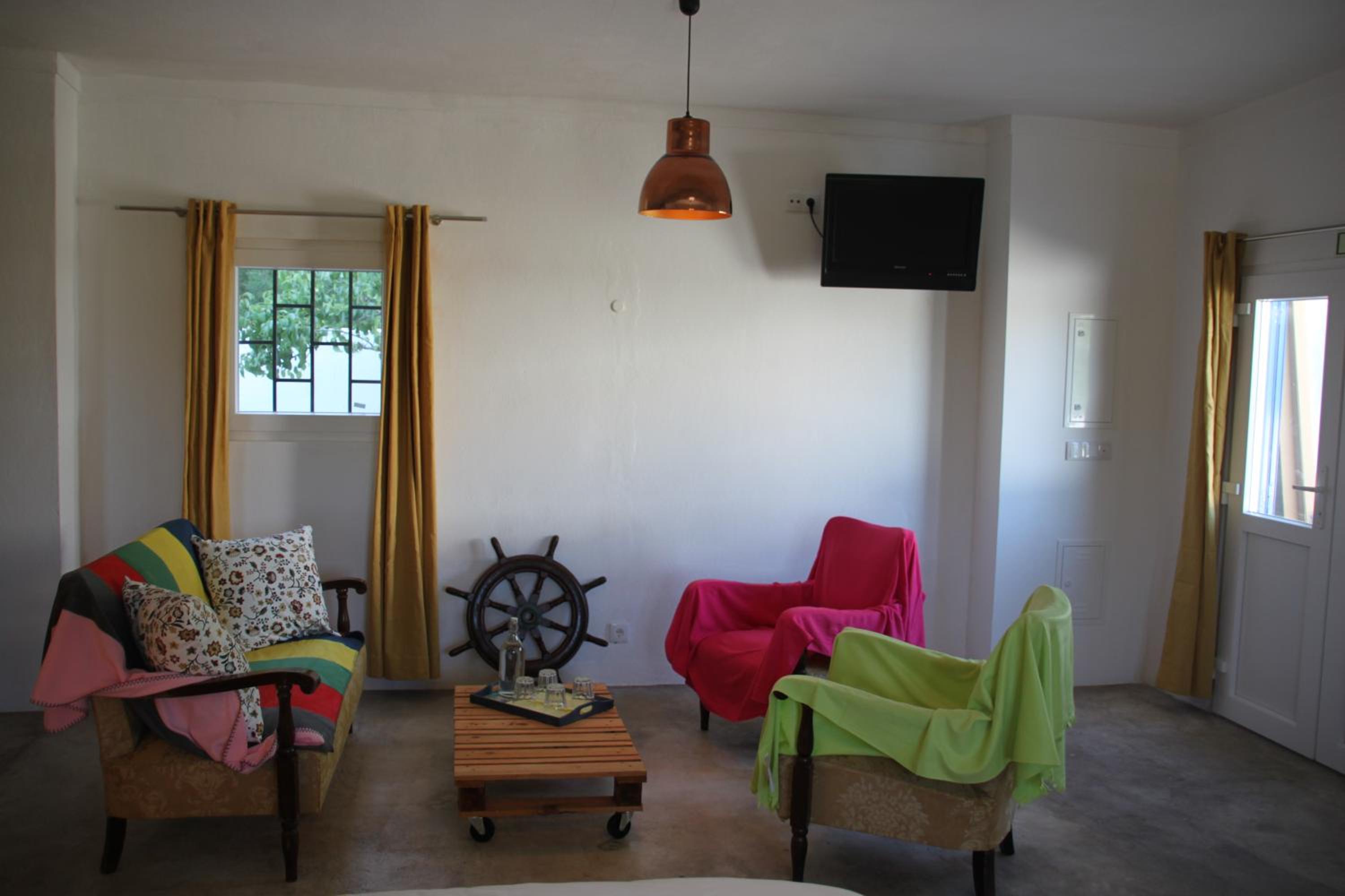 Deluxe Queen Room with Two Queen Beds - Photo 7