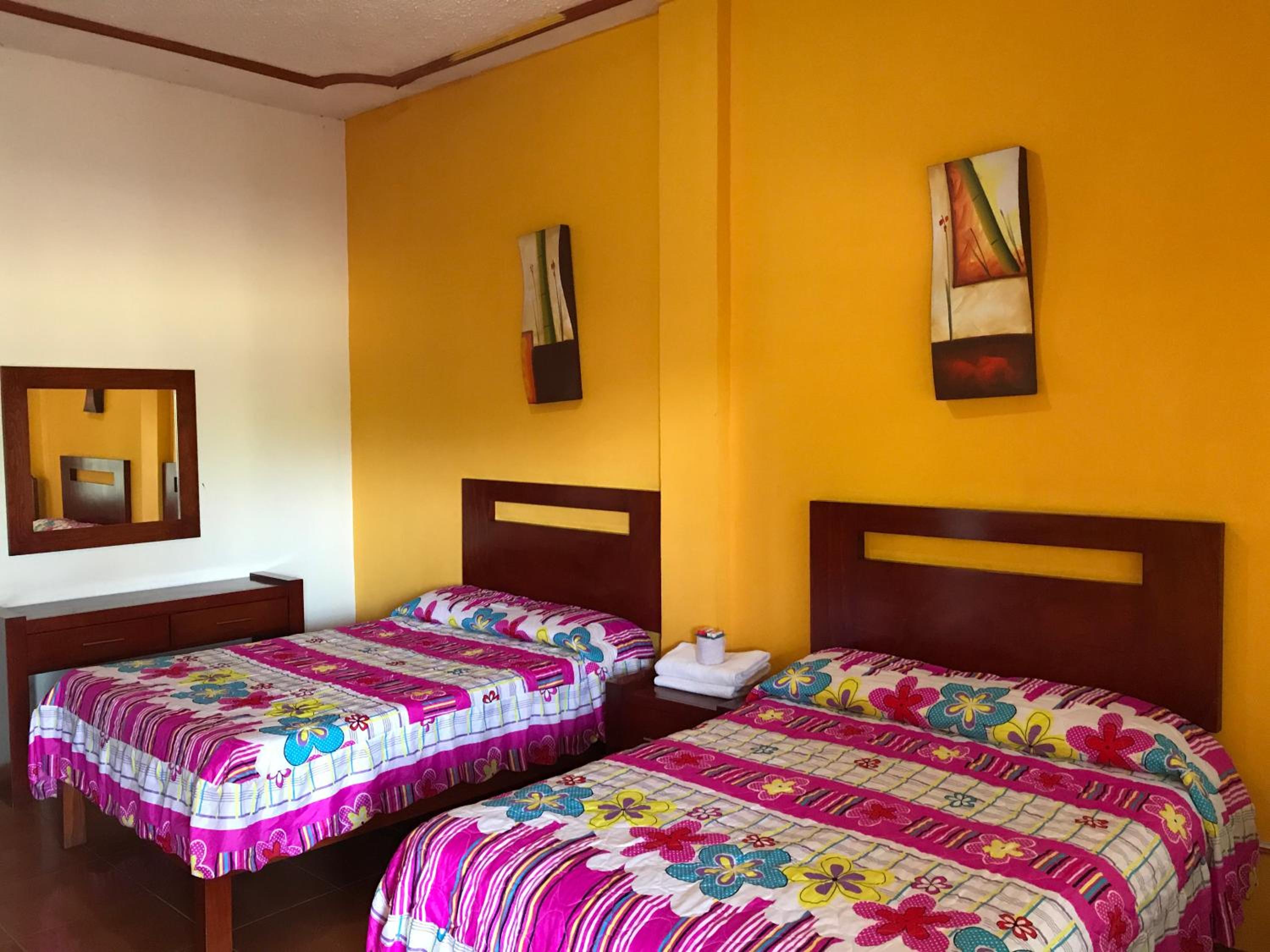 Twin Room - Photo 12