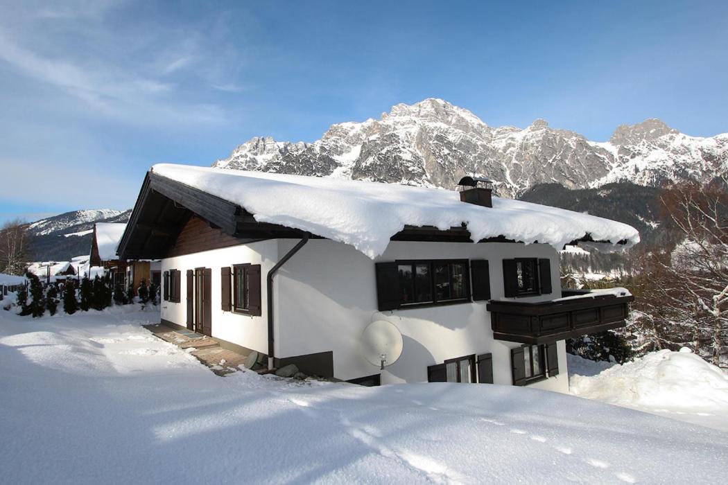 Four-Bedroom House photo 2