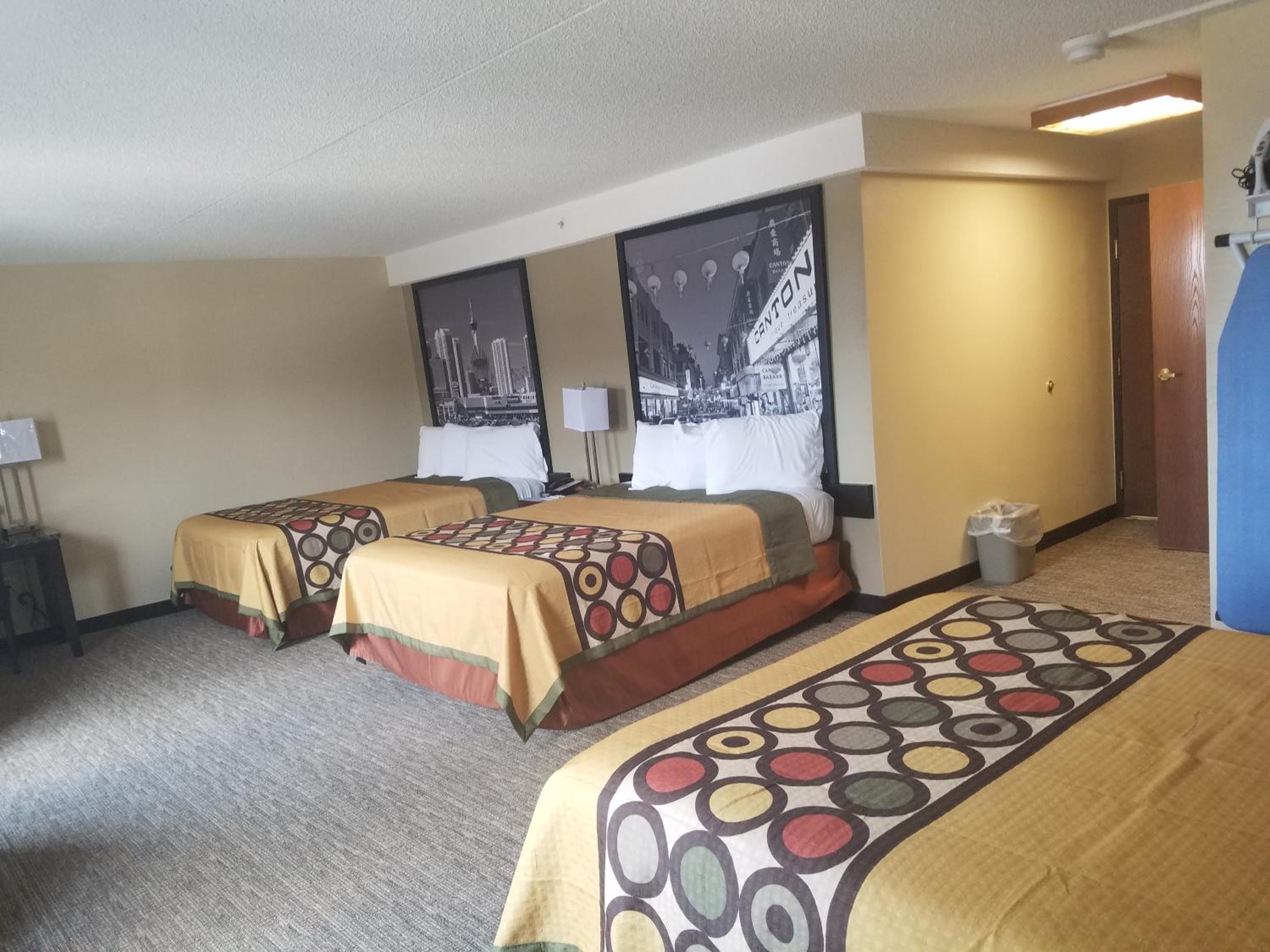 Queen Room with Three Queen Beds - Non-Smoking - Photo 1