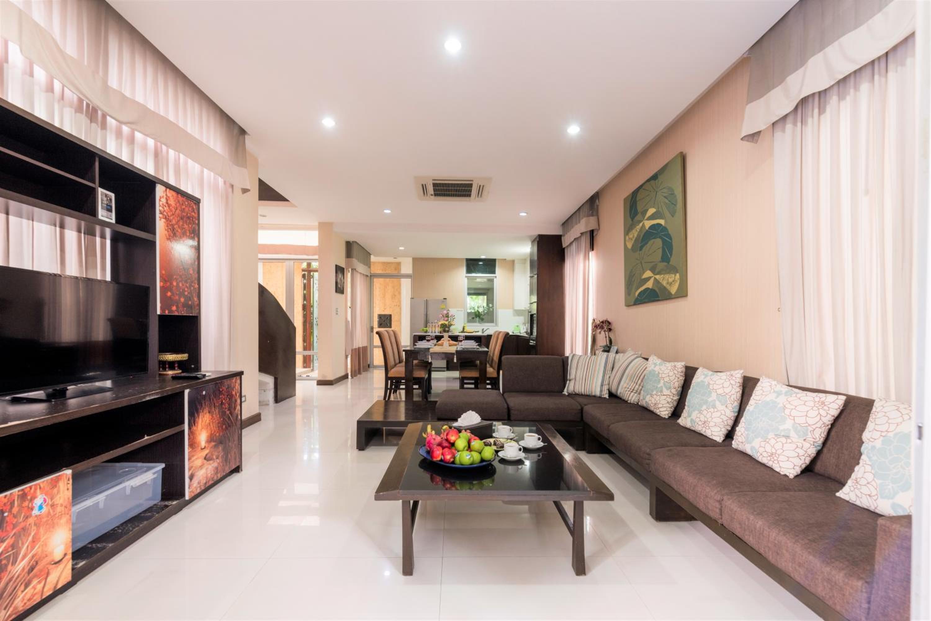 Three-Story Villa with Private Pool