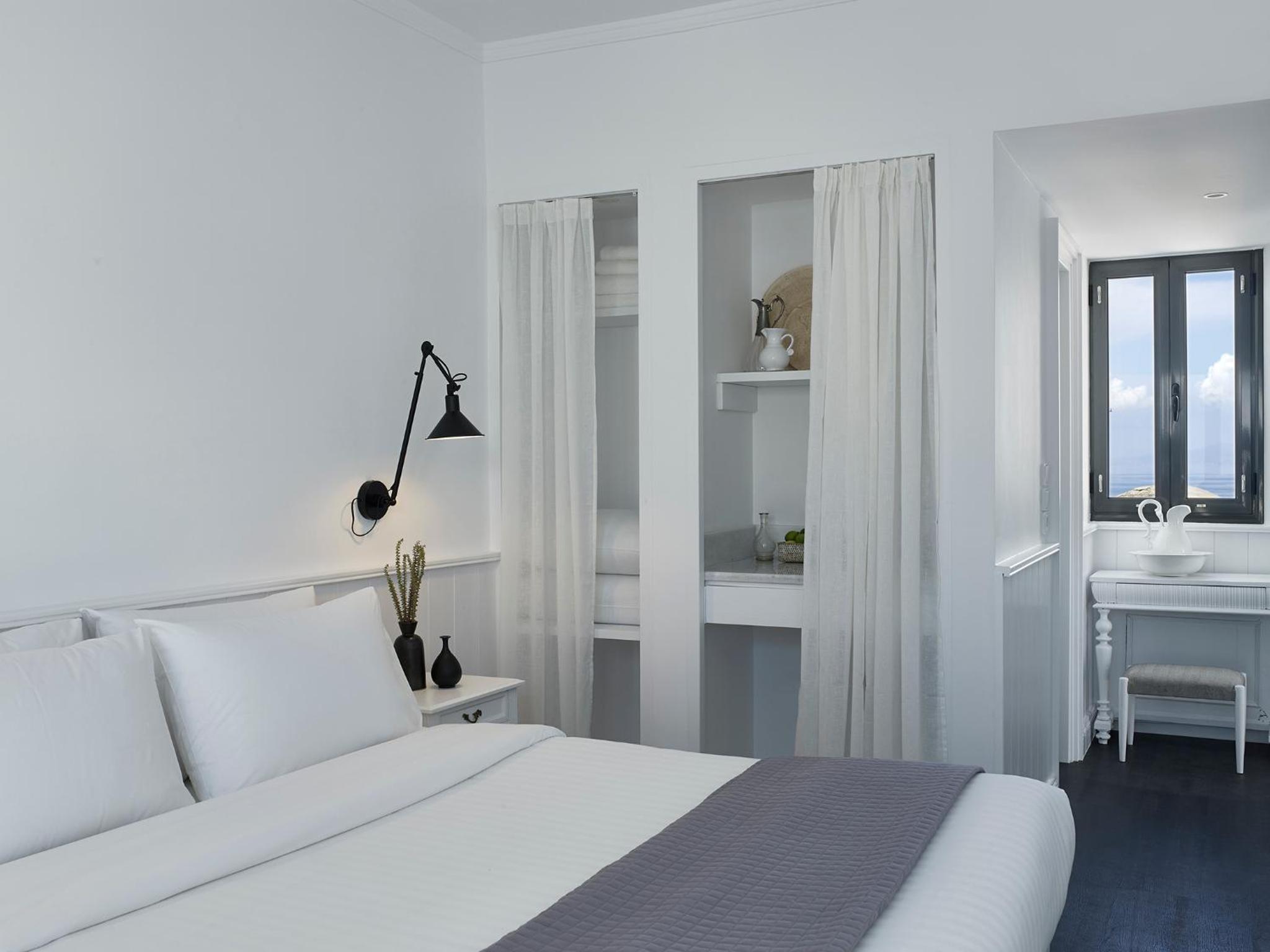 Deluxe Double Room - Akrotiri Tower