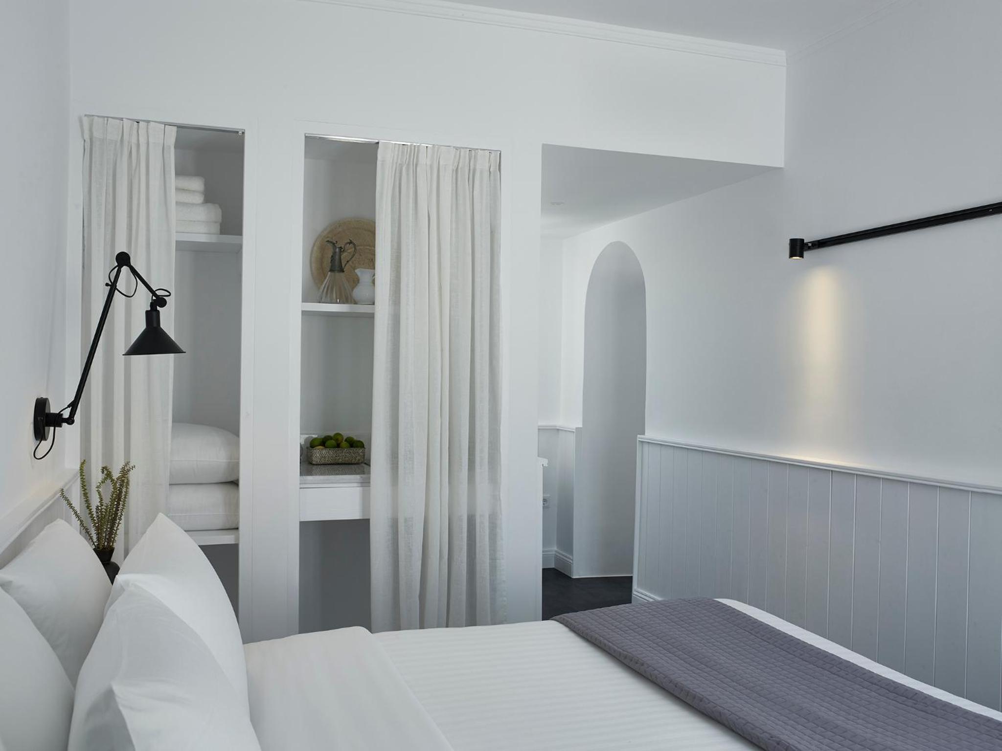 Deluxe Double Room - Skaros Rock - Photo 1