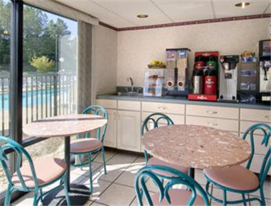 Deluxe Double Room with Two Double Beds - Non-Smoking - Photo 3