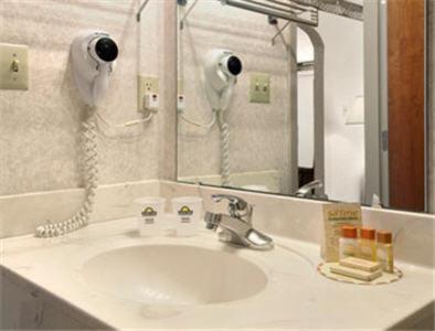 King Room- Non-Smoking - Photo 3