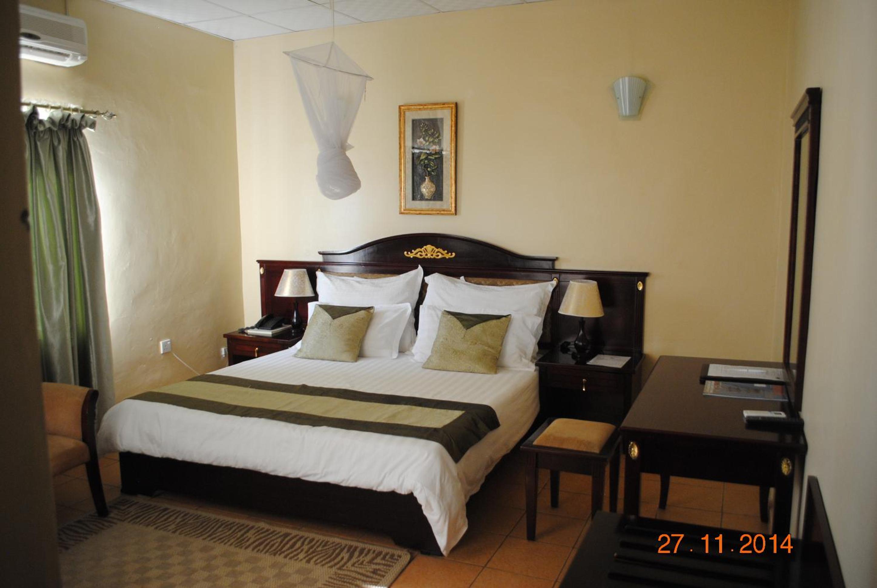 Deluxe Queen Room